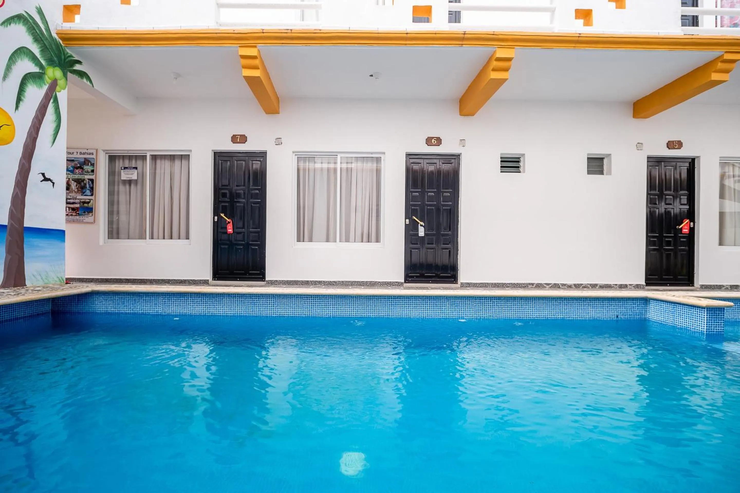 Swimming pool in OYO Hotel Posada San Vicente, Huatulco
