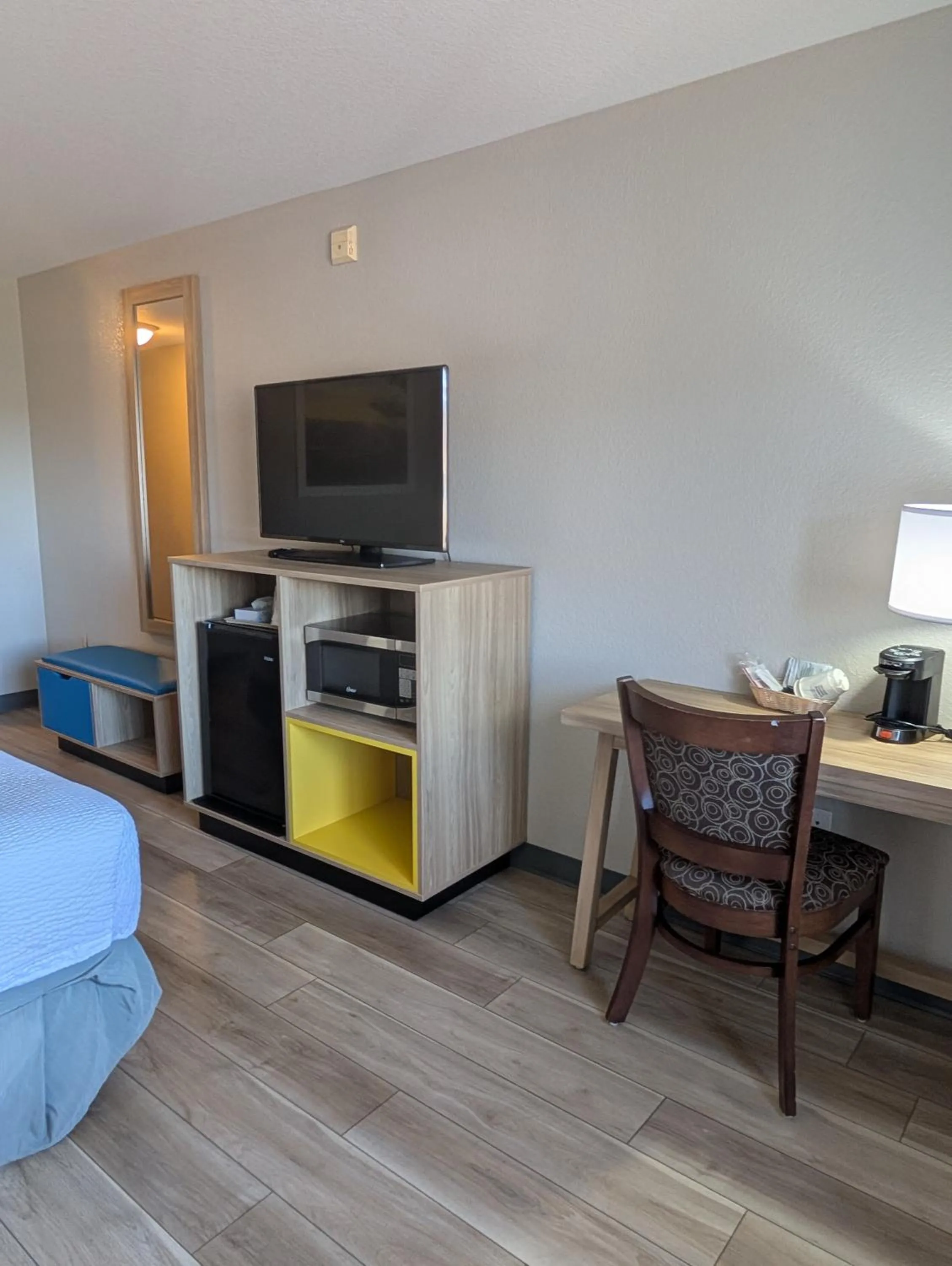 Bedroom in Days Inn & Suites by Wyndham Castle Rock