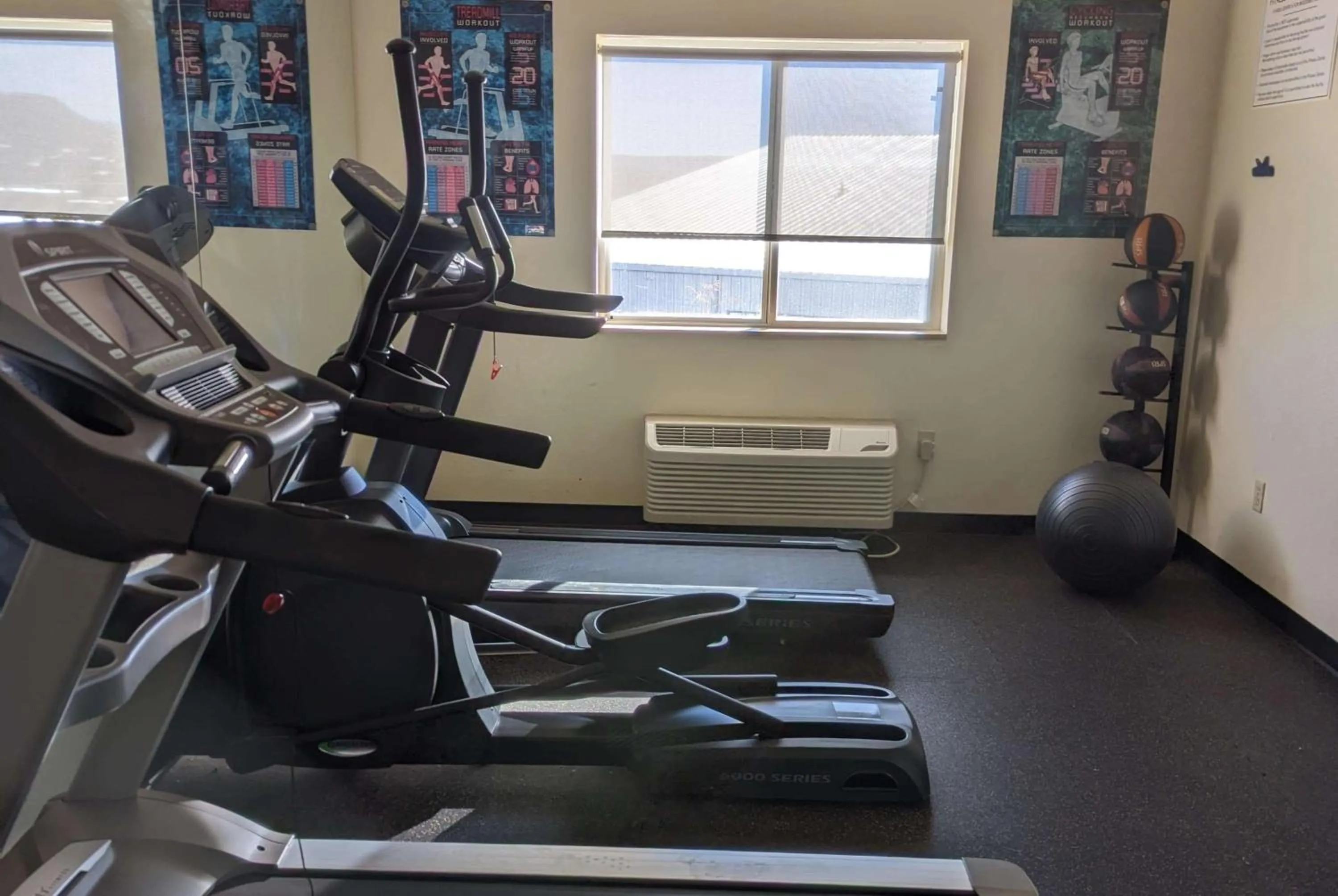 Fitness centre/facilities in Days Inn & Suites by Wyndham Castle Rock