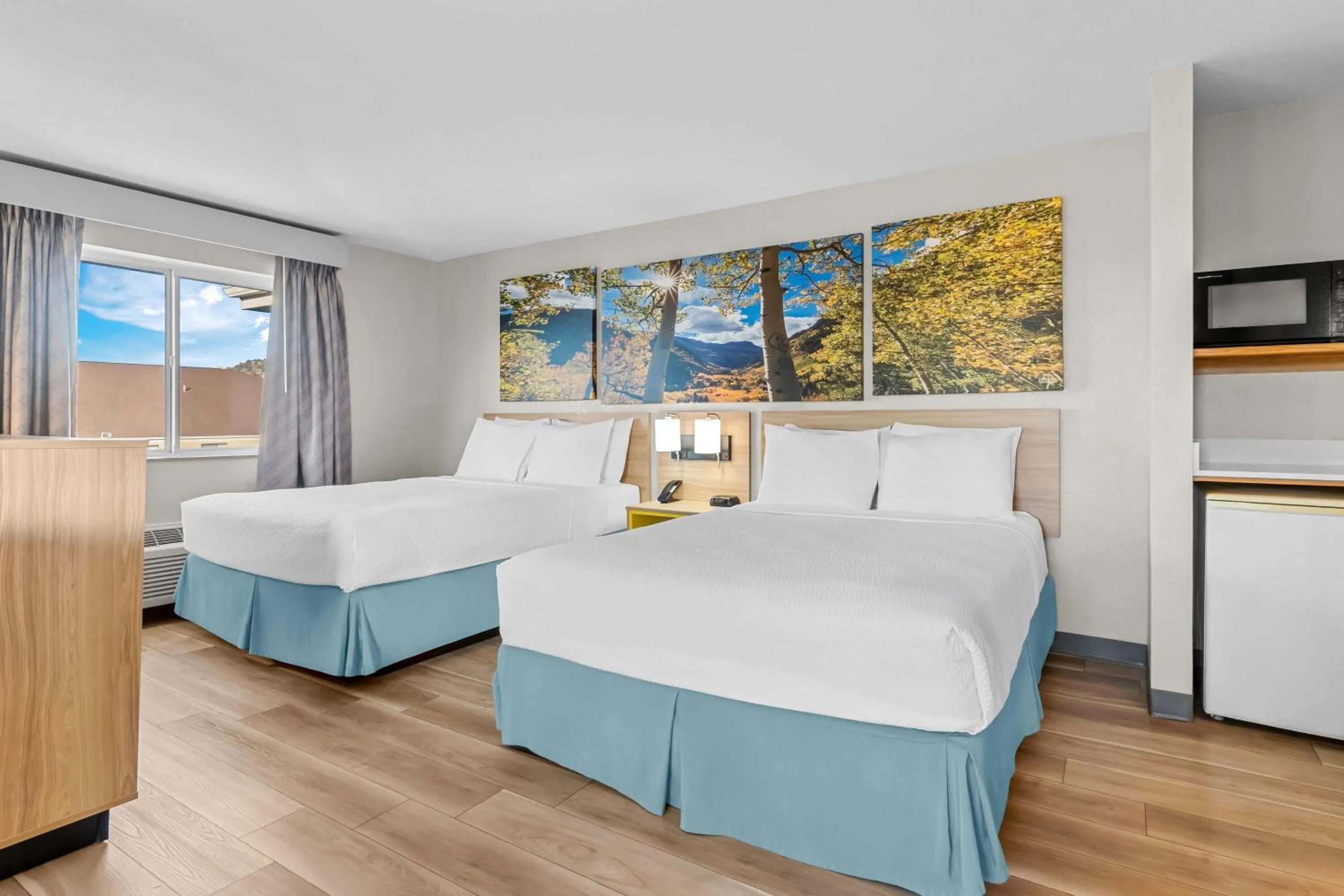 Photo of the whole room, Bed in Days Inn & Suites by Wyndham Castle Rock