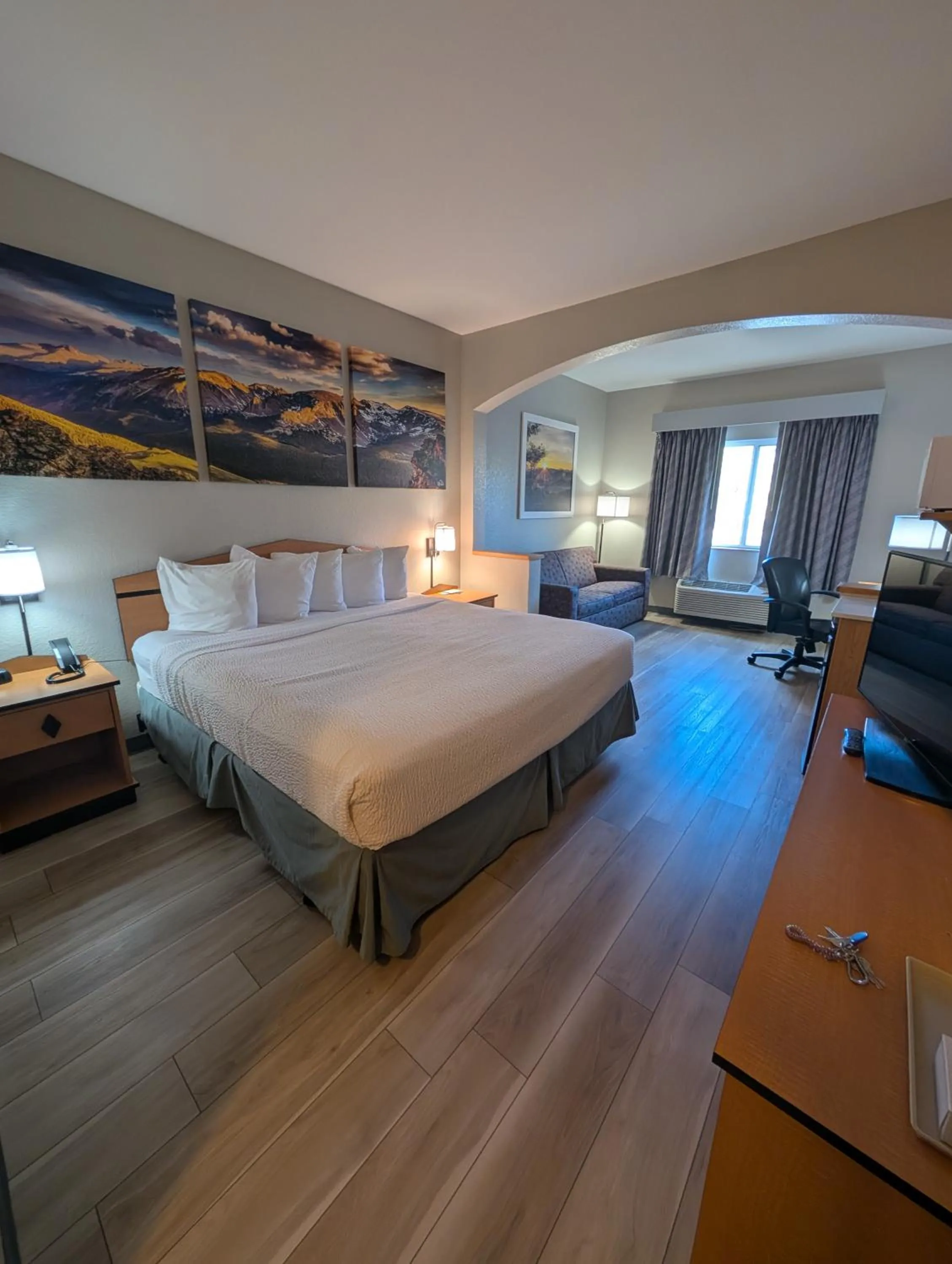 King Studio Suite - Accessible/Non-Smoking in Days Inn & Suites by Wyndham Castle Rock