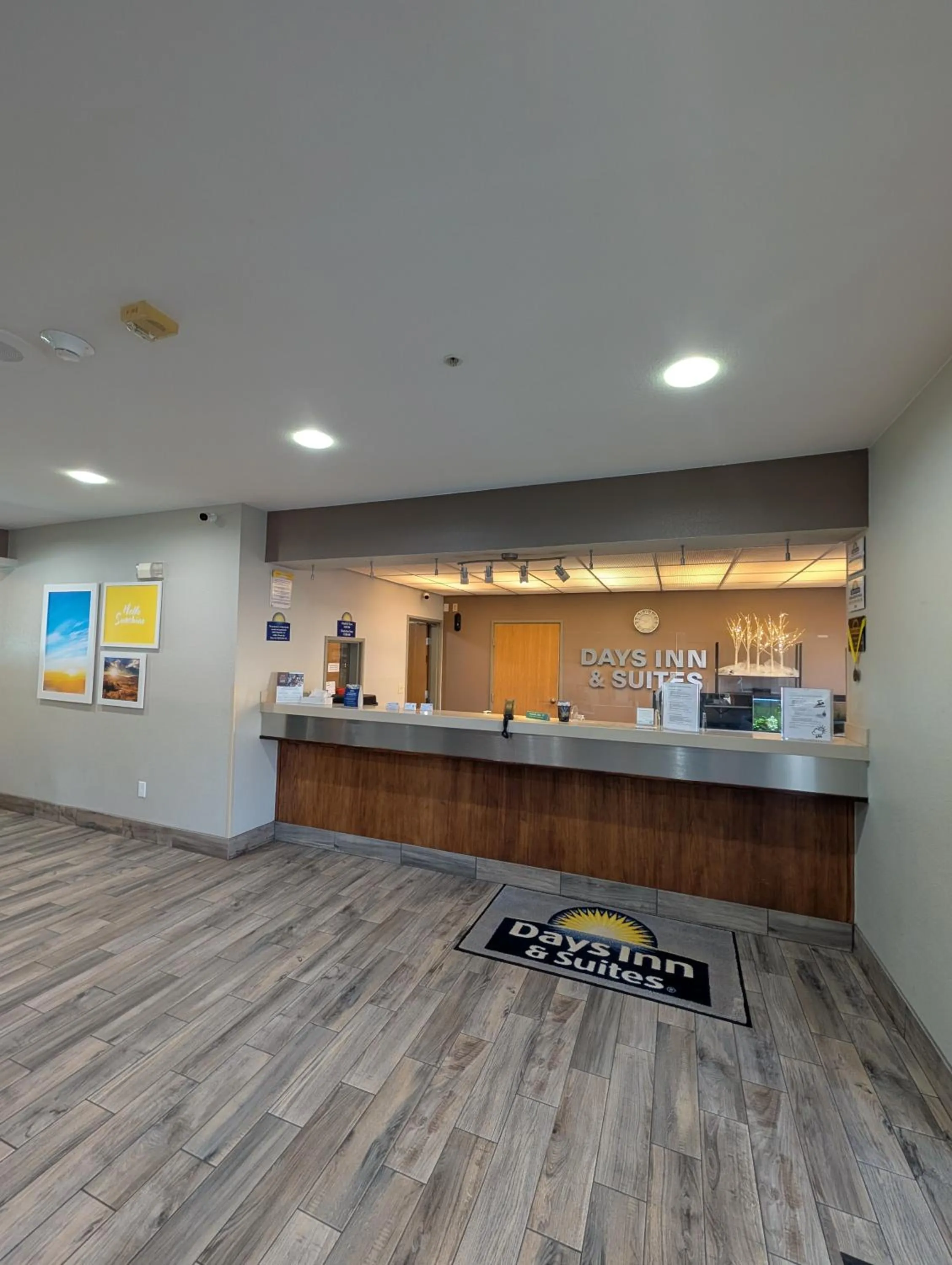Lobby or reception in Days Inn & Suites by Wyndham Castle Rock