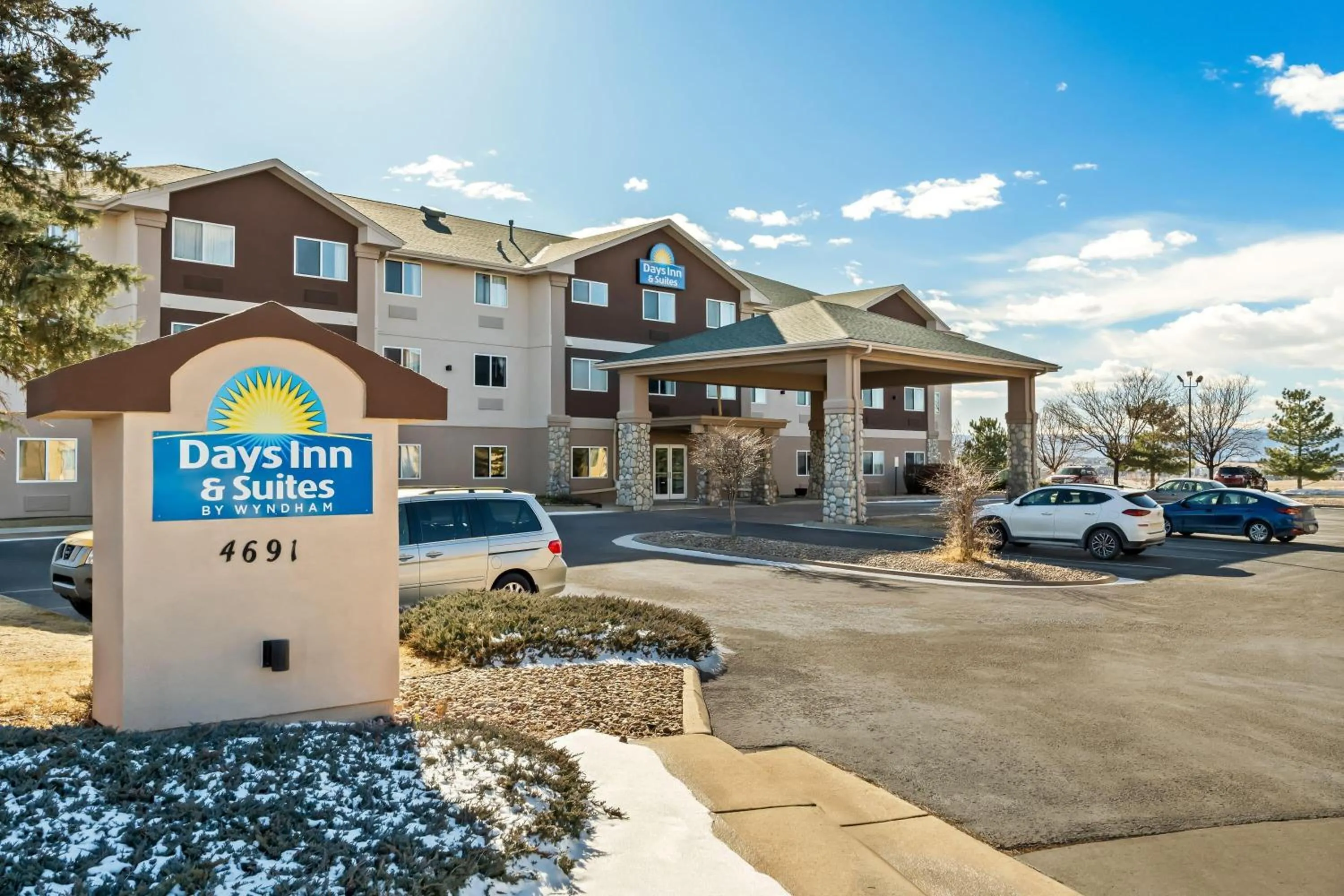 Property building in Days Inn & Suites by Wyndham Castle Rock