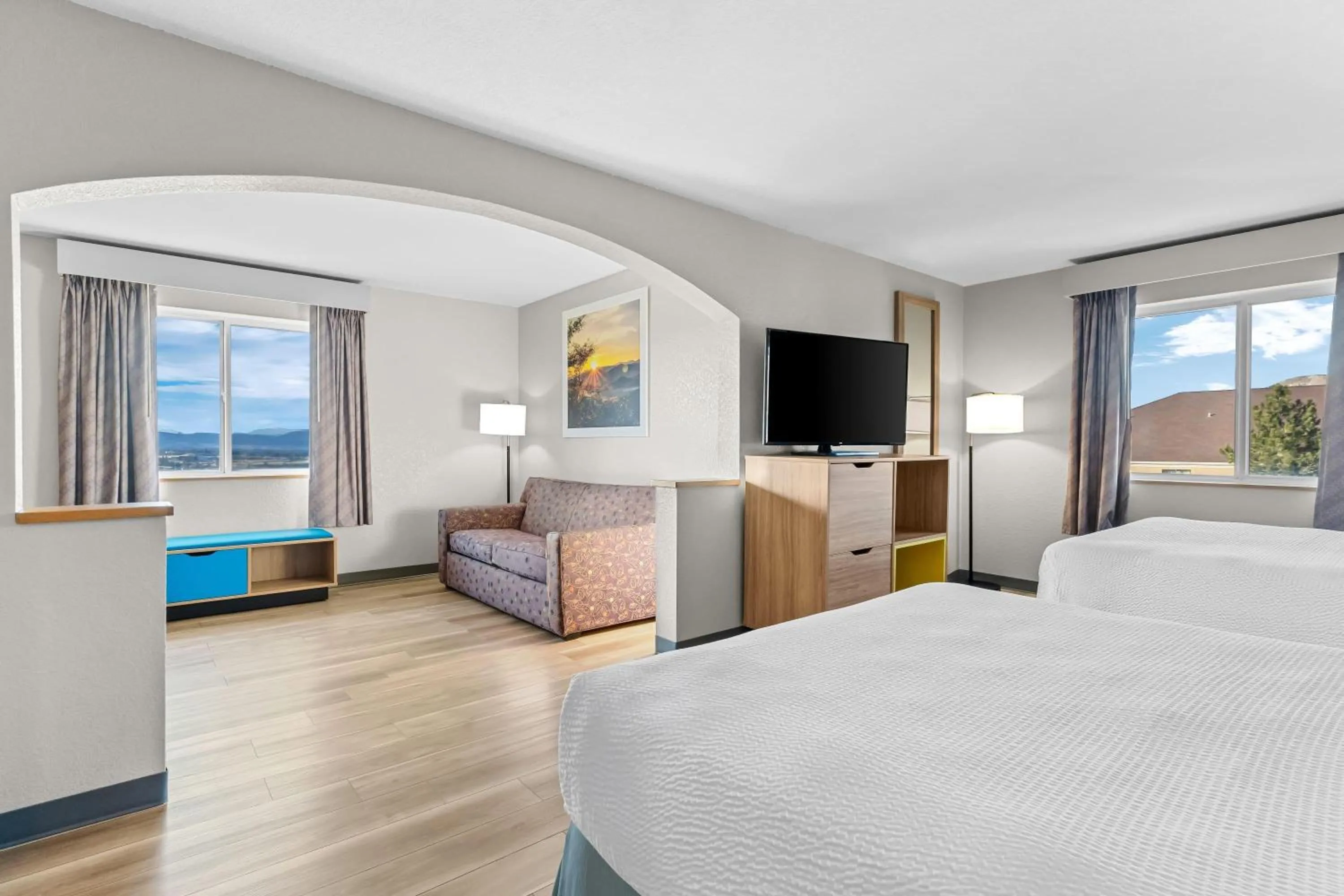 Photo of the whole room, Bed in Days Inn & Suites by Wyndham Castle Rock