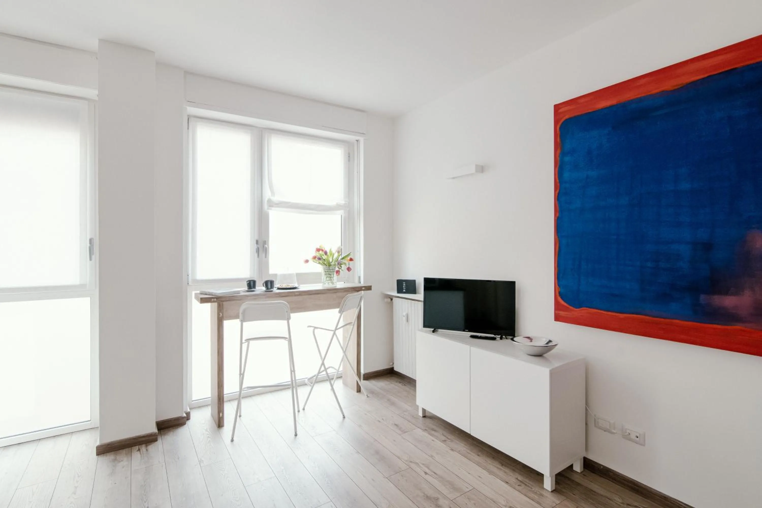 Living room in Mark's Gallery Apartment by MyHomeInComo