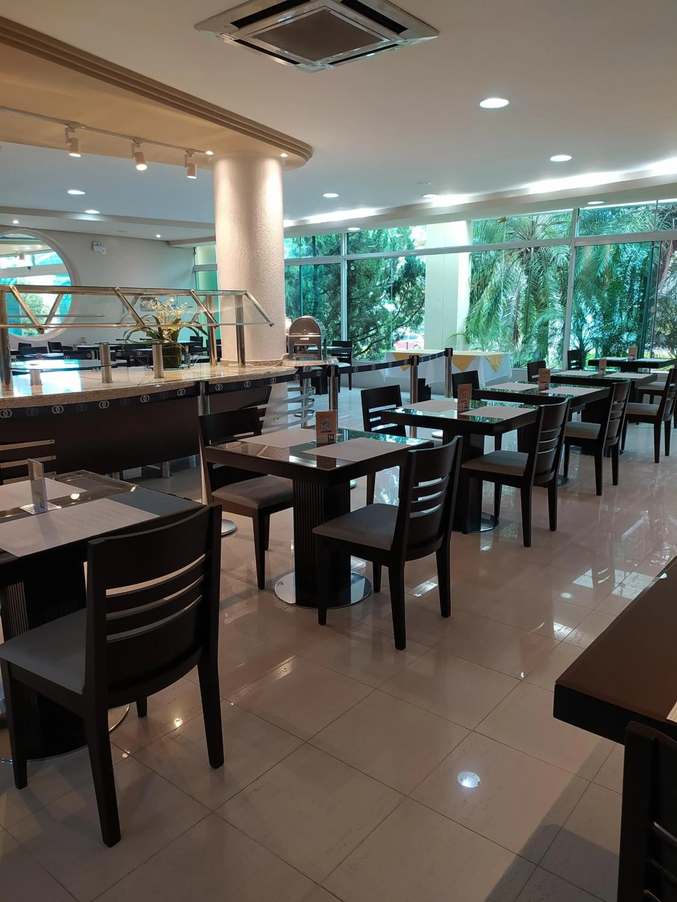 Restaurant/places to eat in Hotel Aliança Express