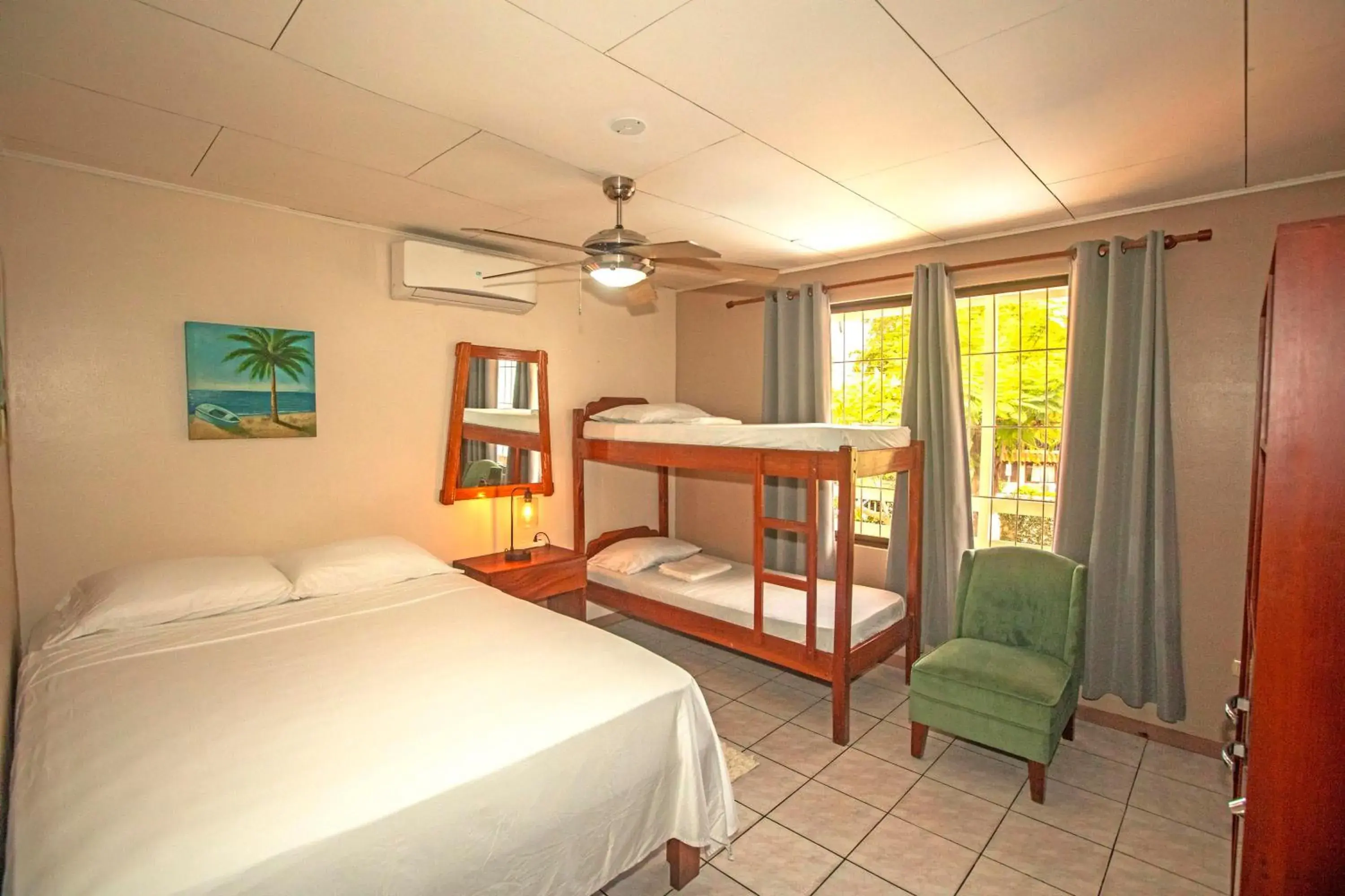 Double or Twin Room in Hotel Laura's House Double or Twin Room in Hotel Laura's House