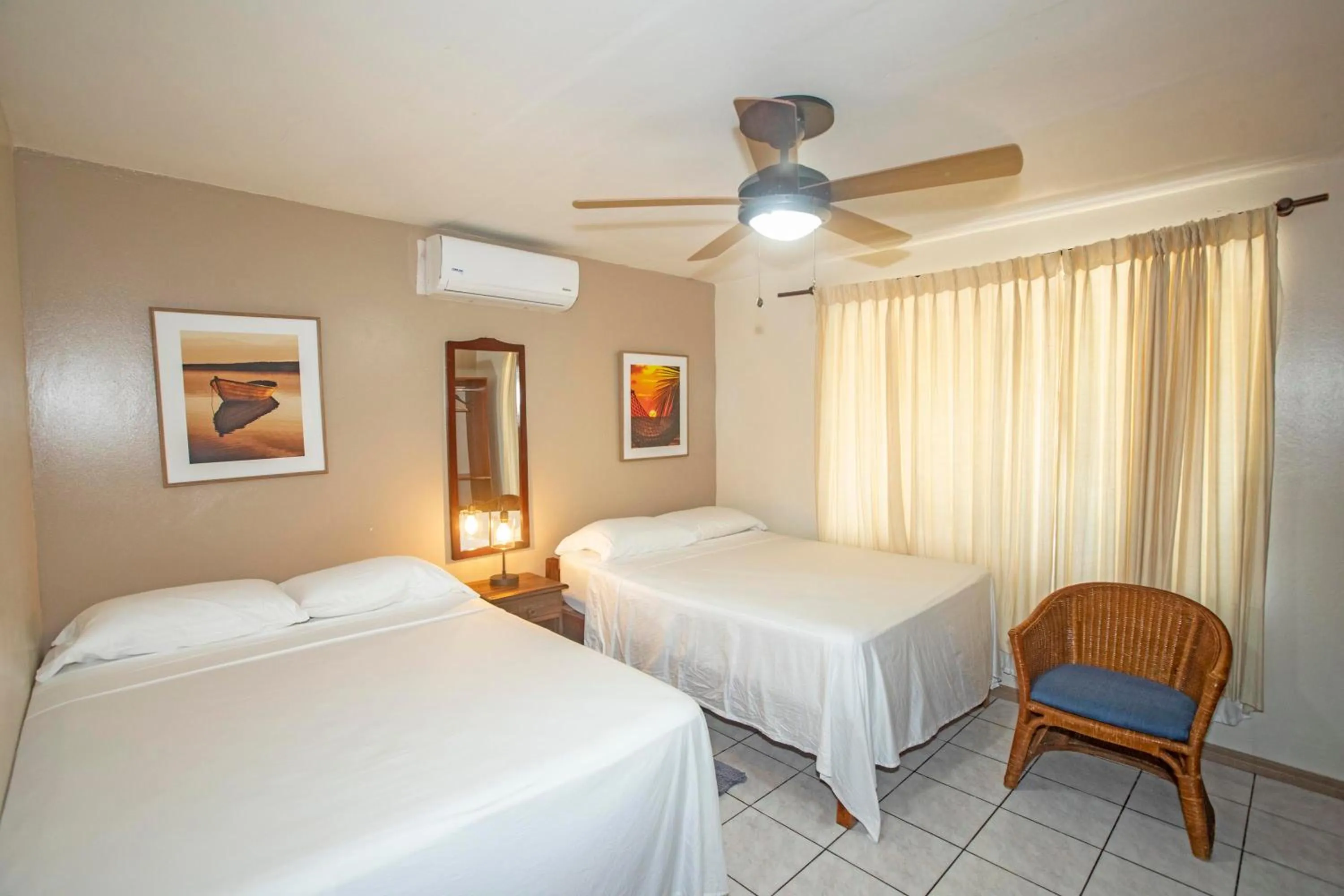 Photo of the whole room, Bed in Hotel Laura's House