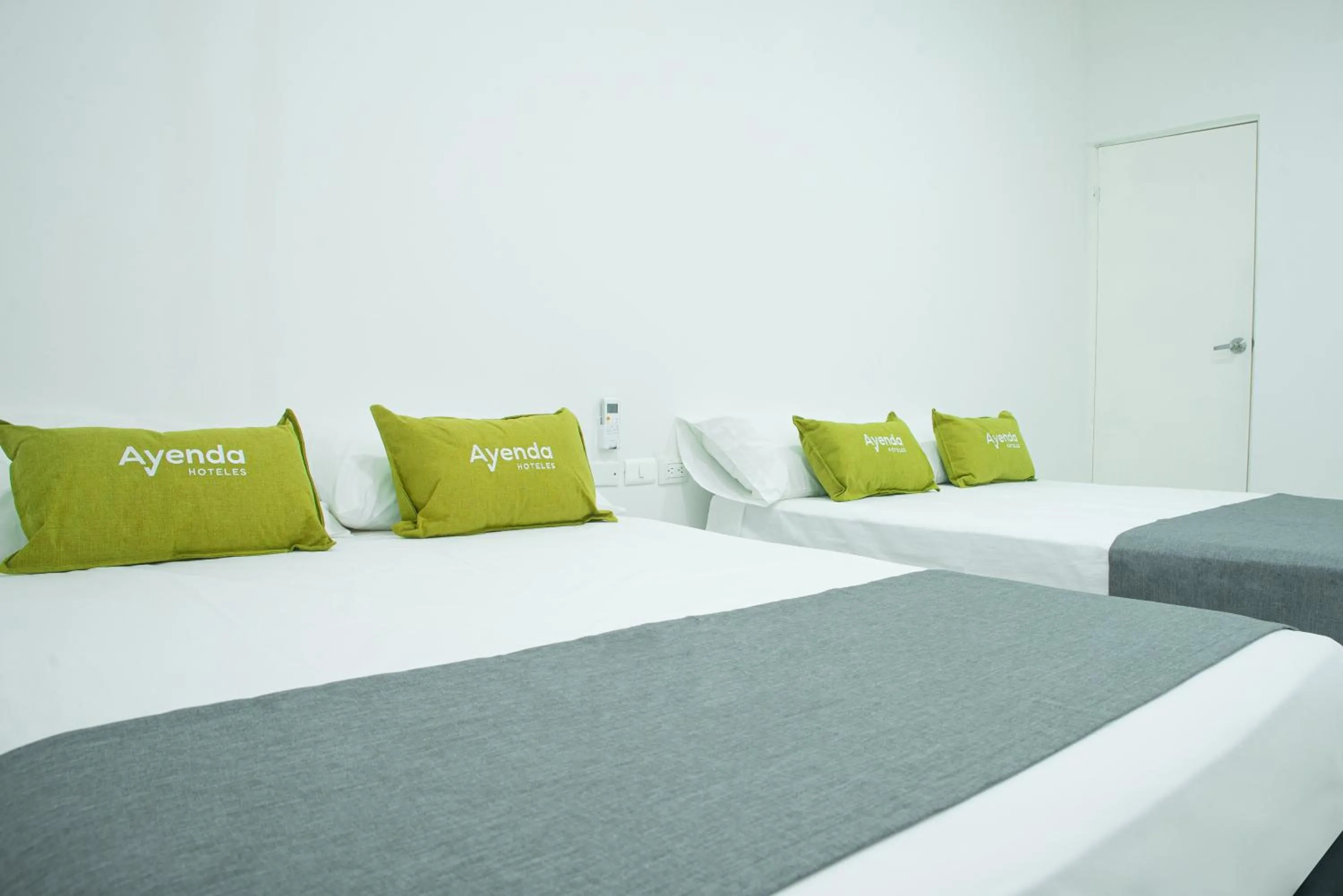 Photo of the whole room in Hotel Ayenda House Concepción 1317