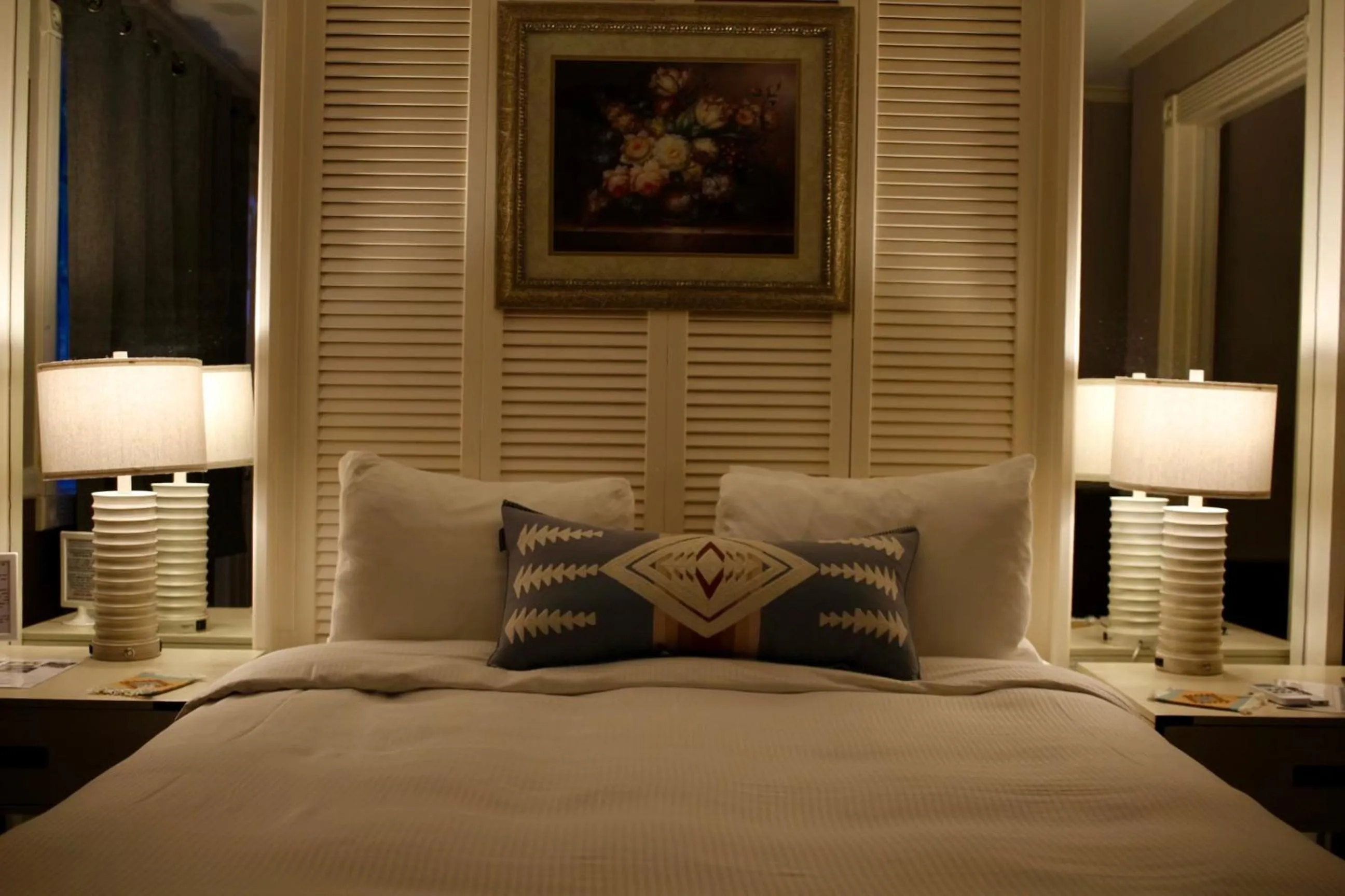 Bed in Arrowhead Lake Inn