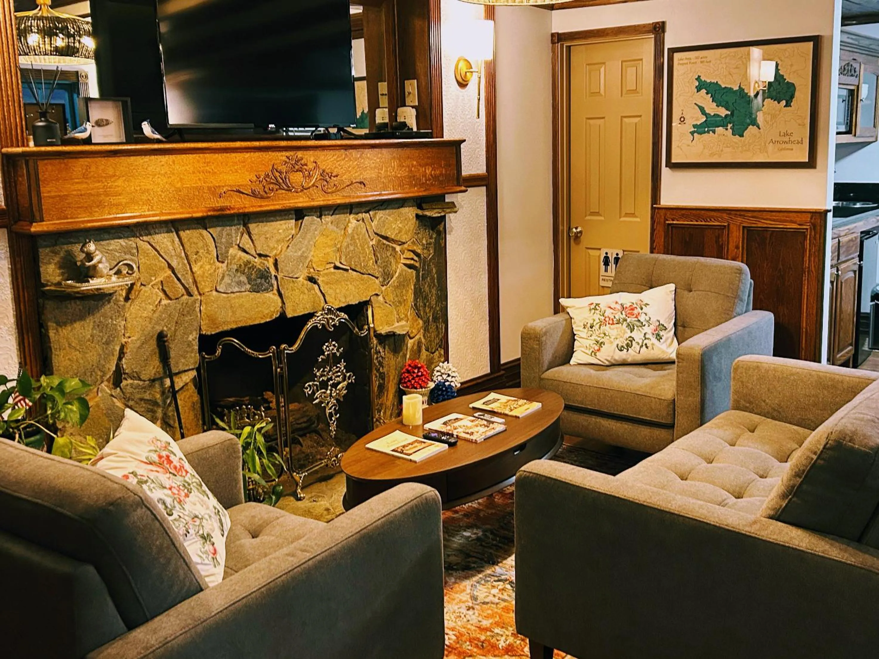 Lobby or reception in Arrowhead Lake Inn