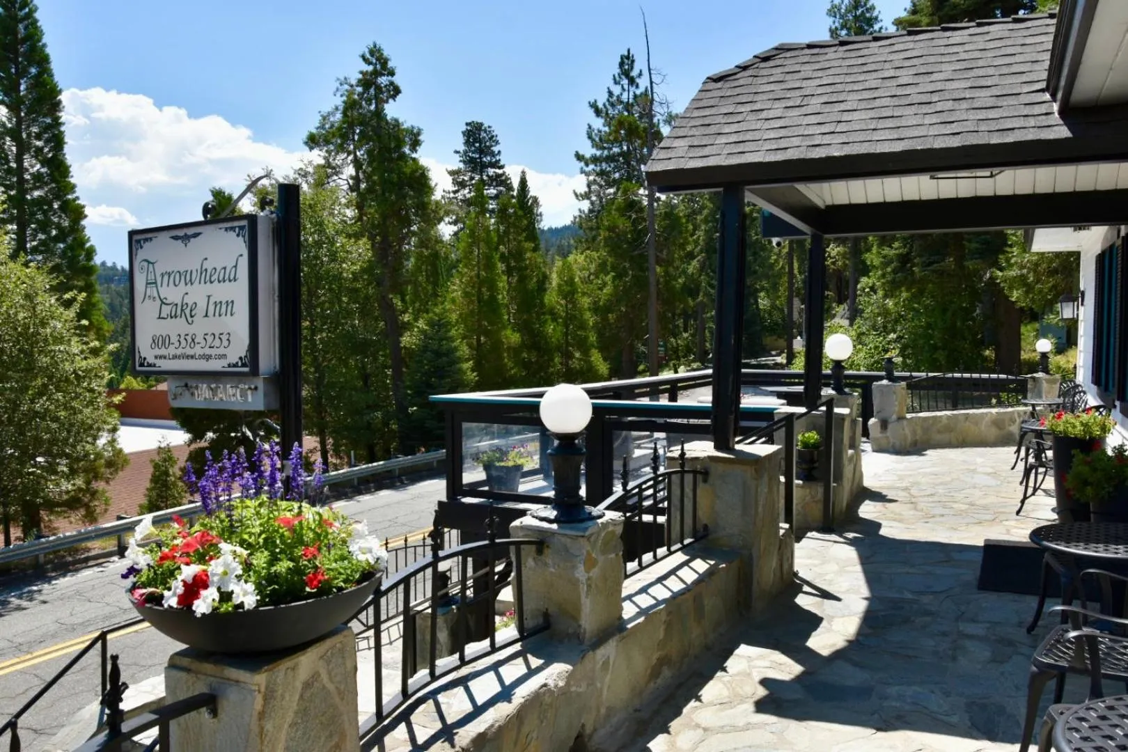 Property building in Arrowhead Lake Inn