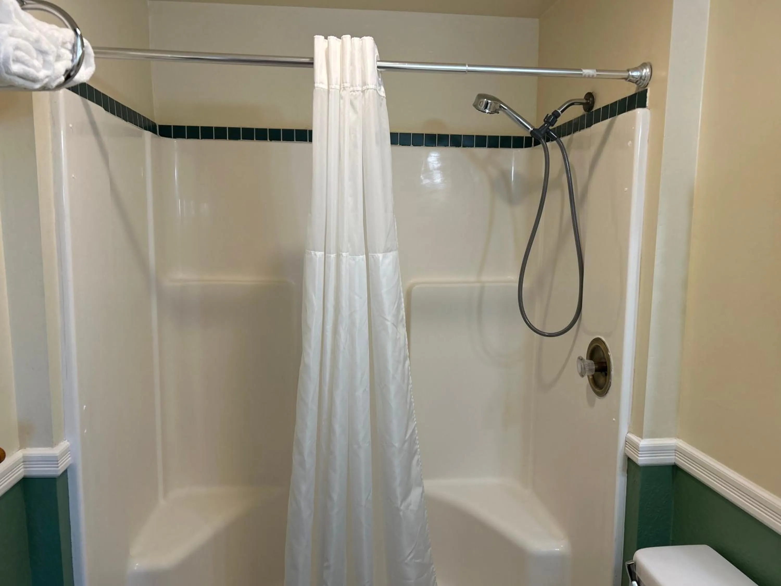 Shower in Arrowhead Lake Inn