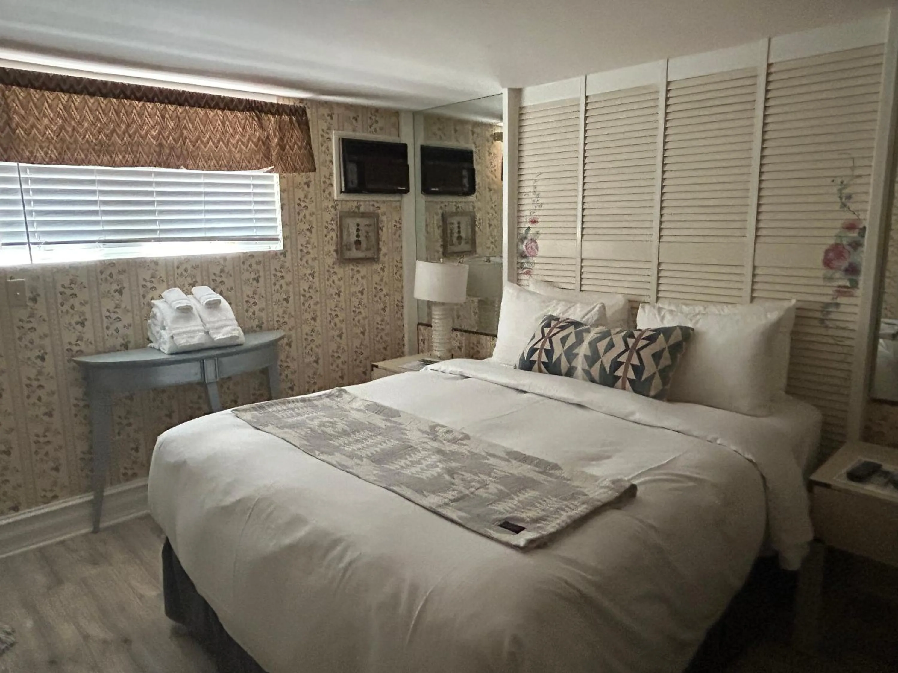 Bedroom, Bed in Arrowhead Lake Inn