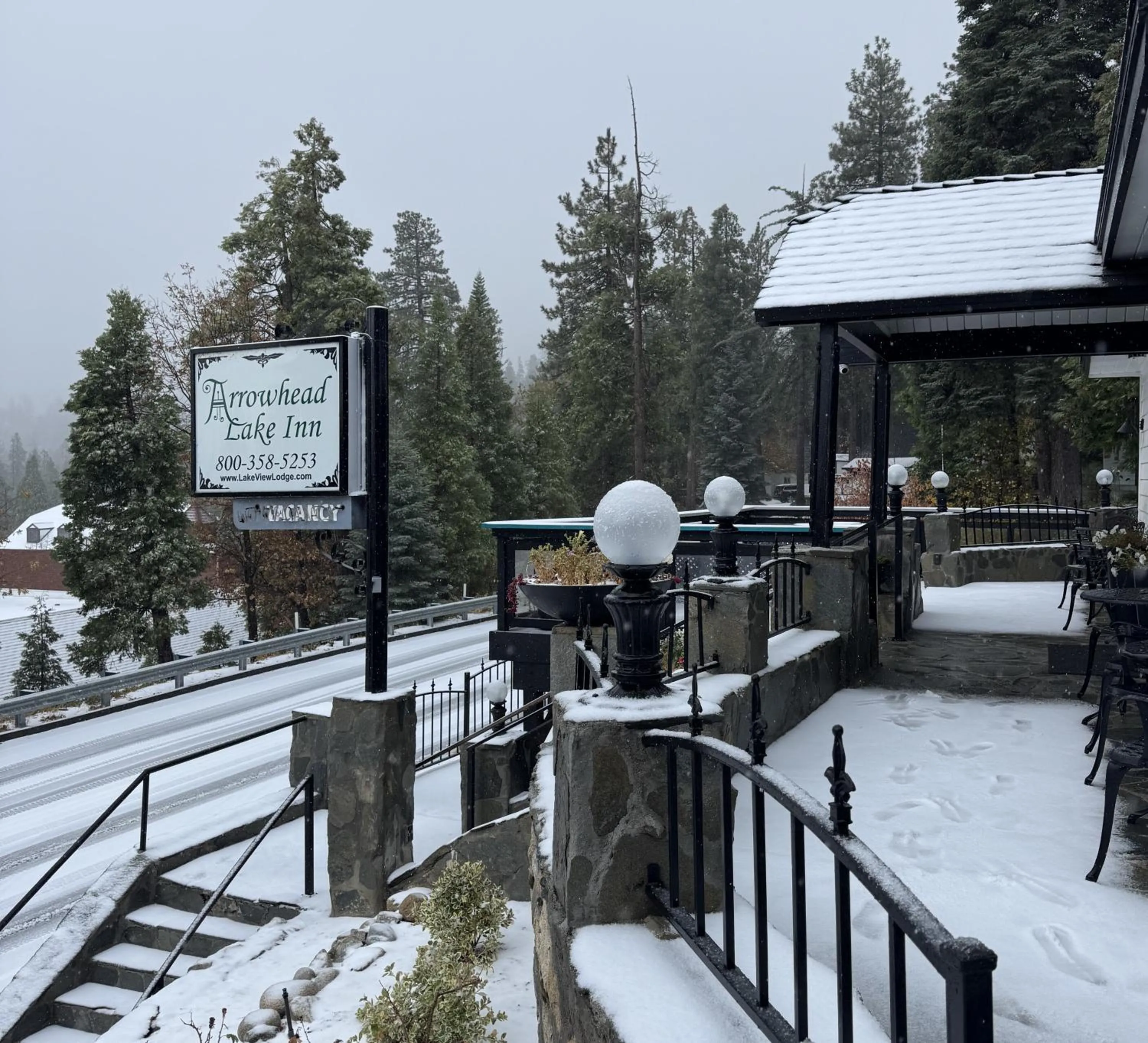 Property building in Arrowhead Lake Inn