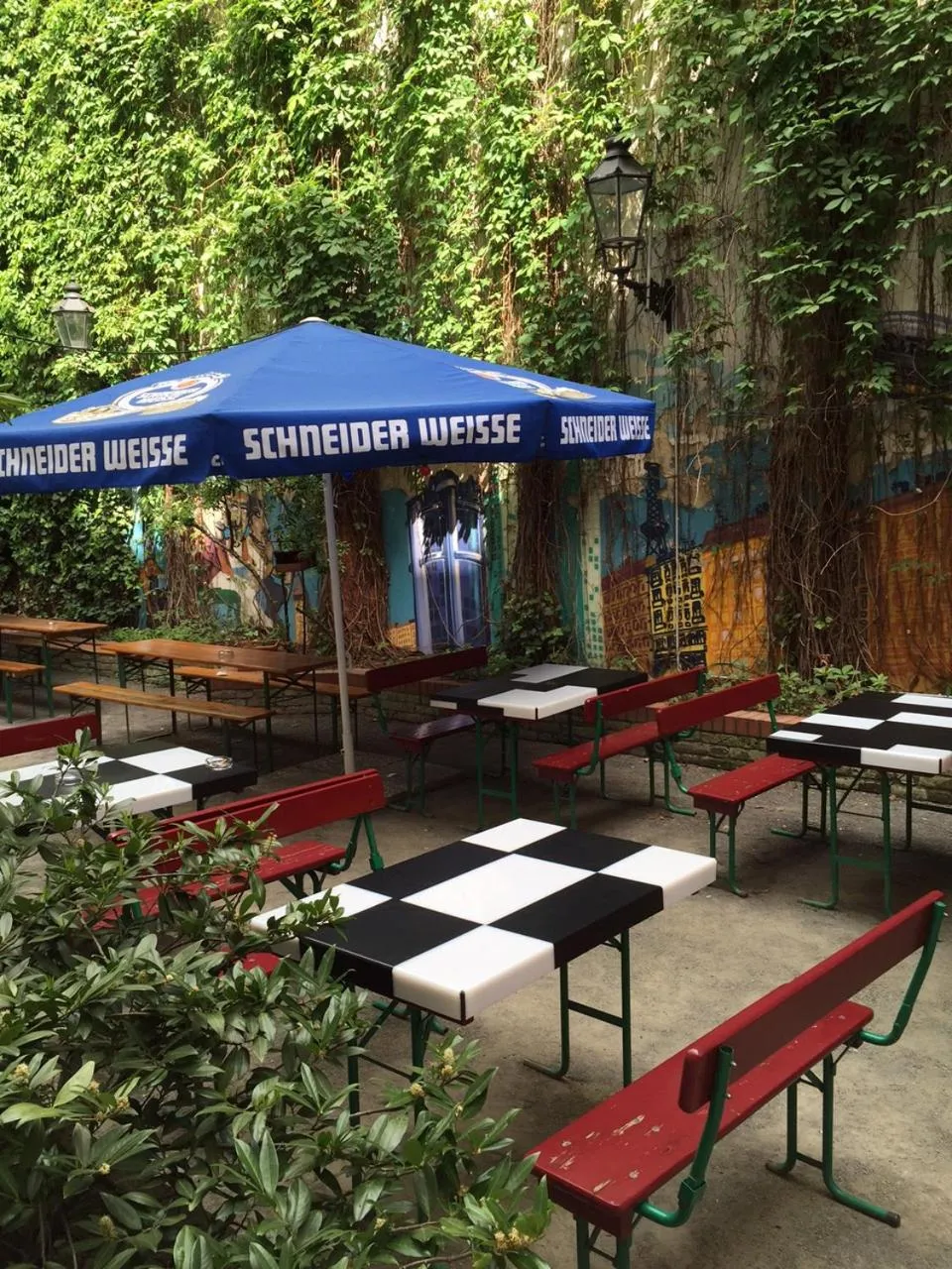 Patio in Steps-Hotel