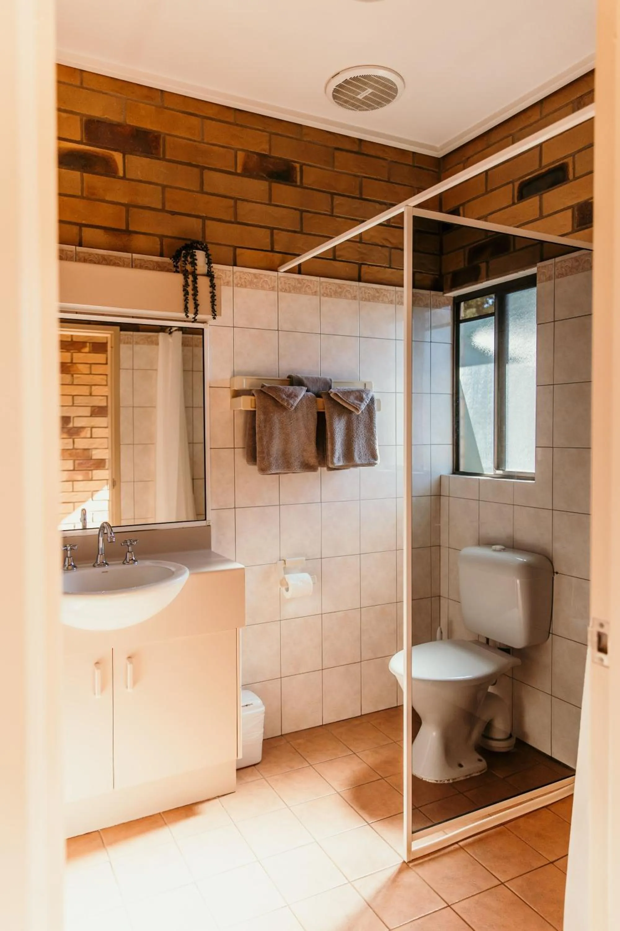 Toilet in Abacus Motel