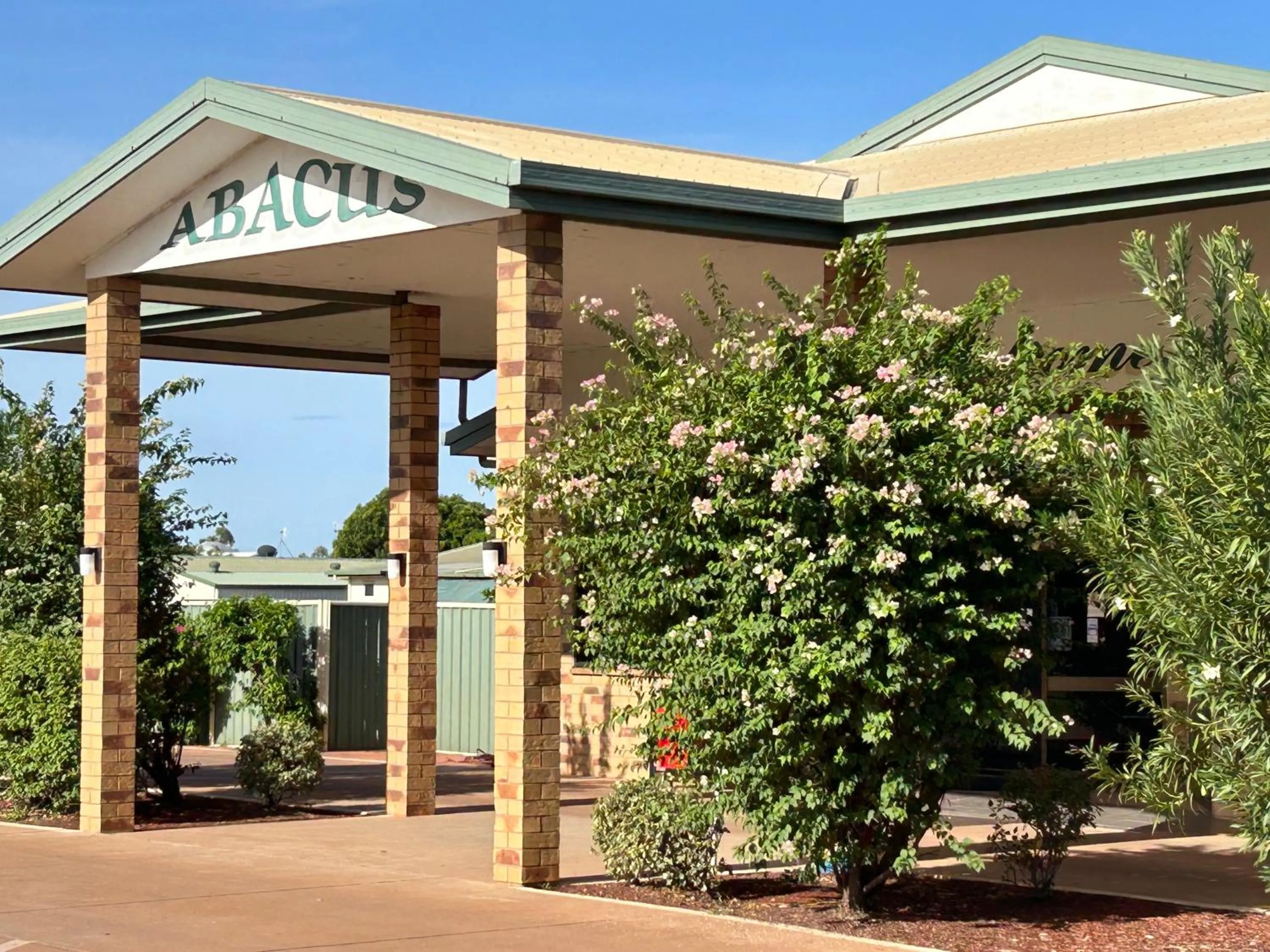 Facade/entrance in Abacus Motel