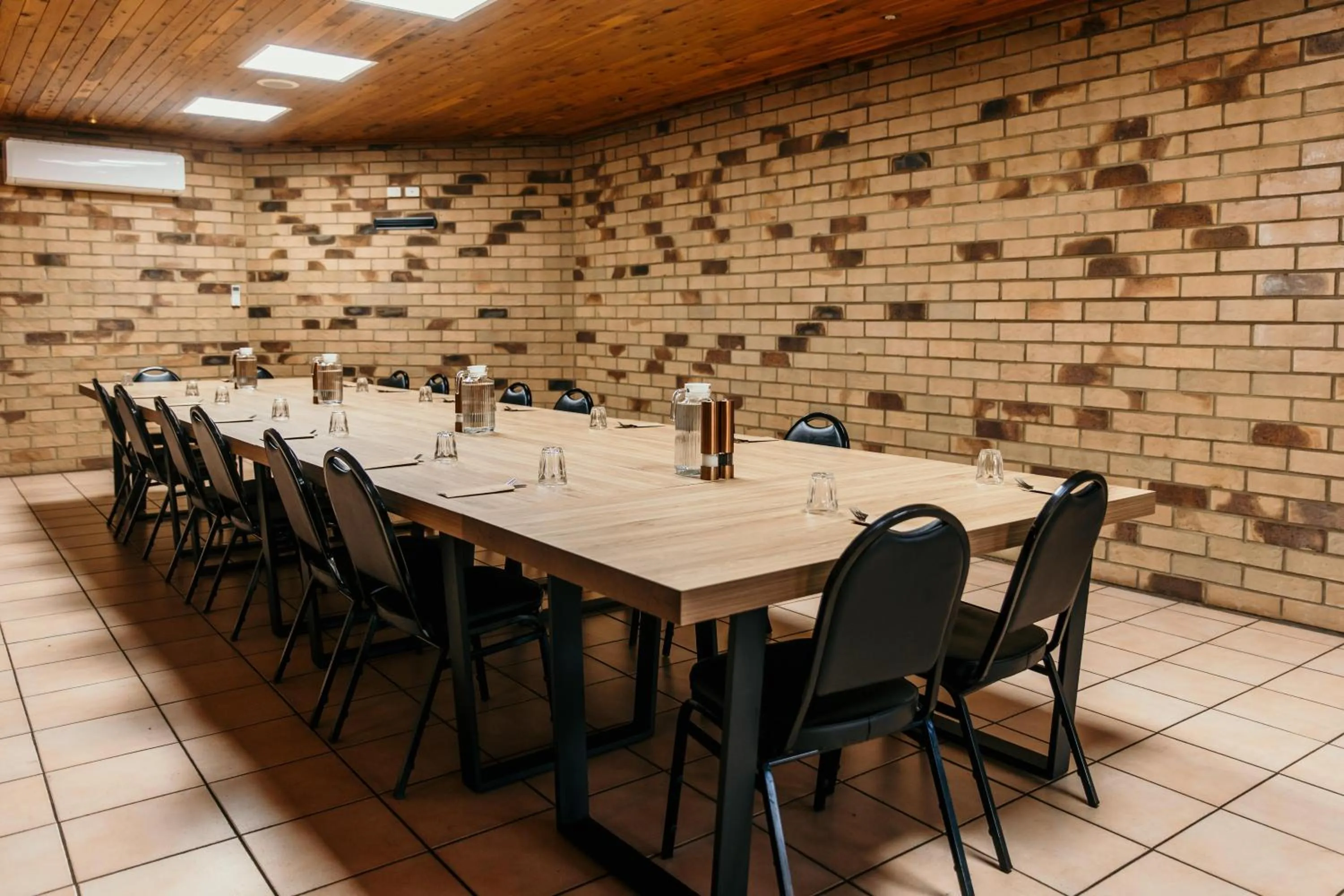 Business facilities in Abacus Motel