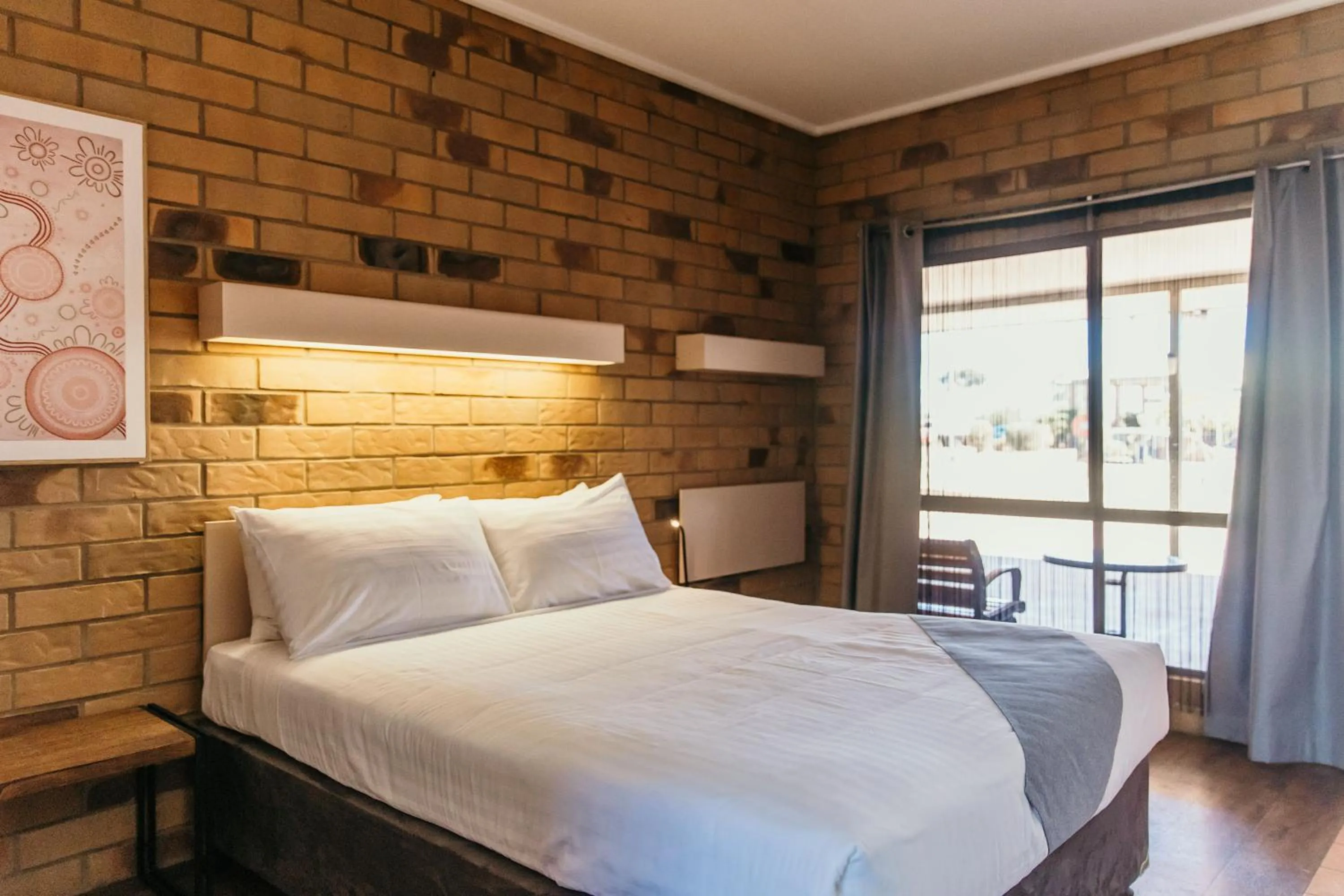 Patio, Bed in Abacus Motel