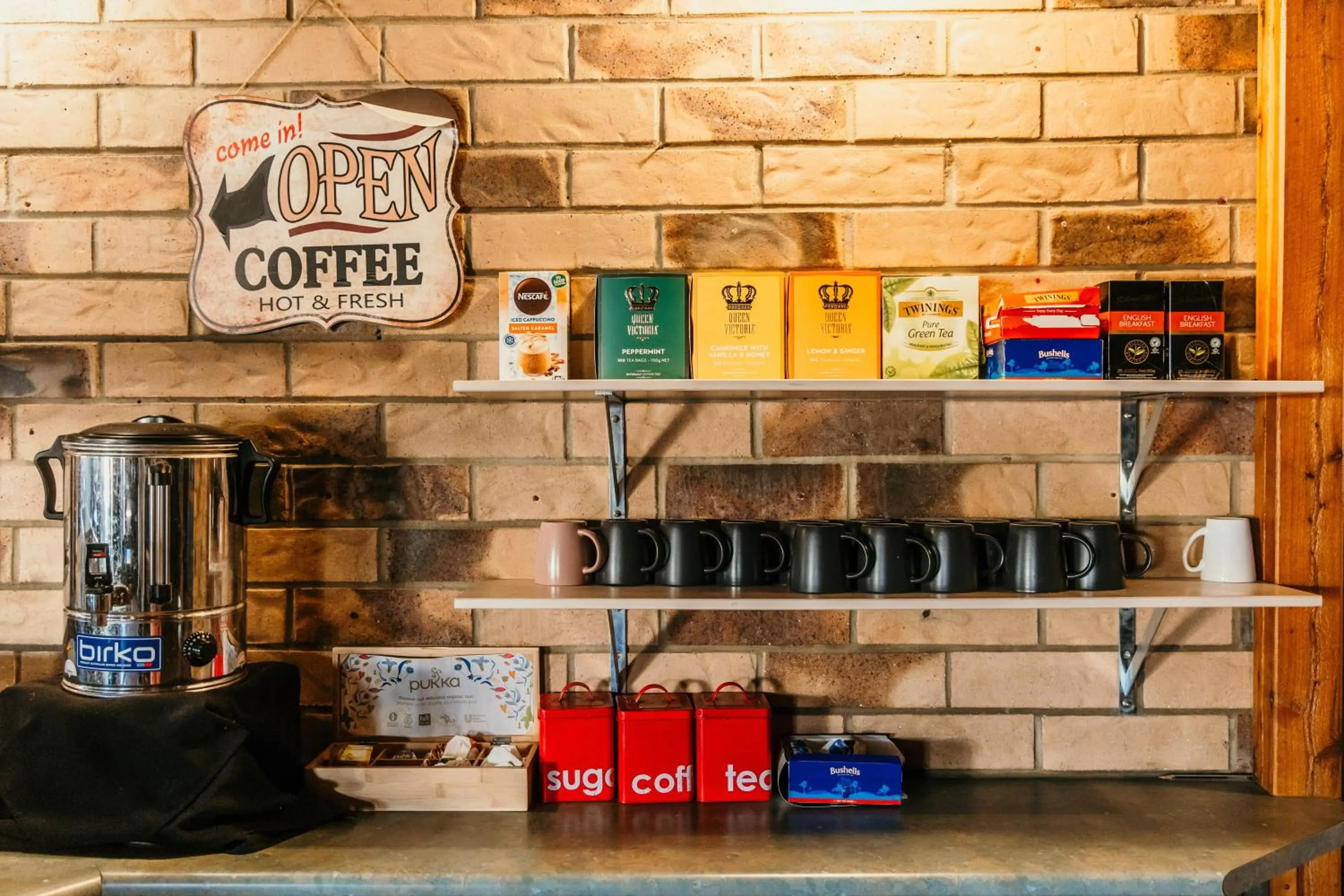 Restaurant/places to eat in Abacus Motel