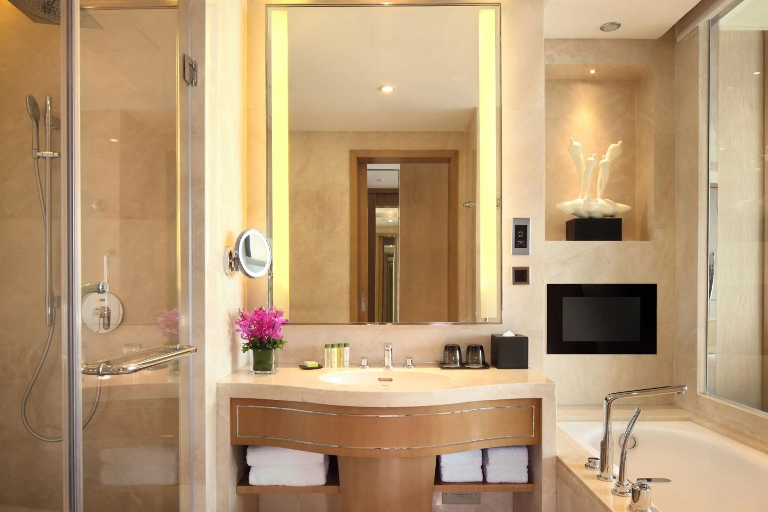 Bathroom in DoubleTree by Hilton Guangzhou - Near Beijing Road Pedestrian Street