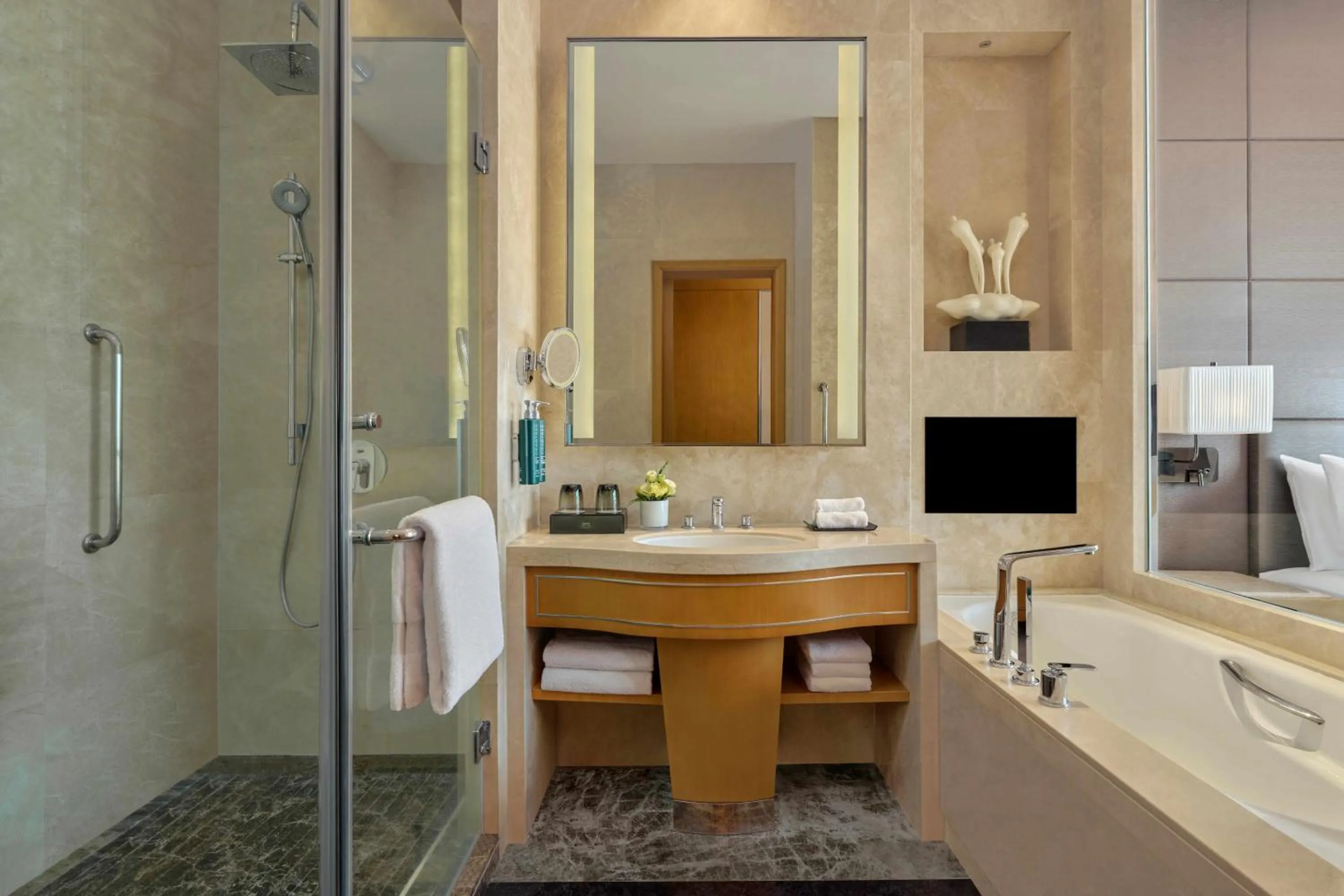 Shower in DoubleTree by Hilton Guangzhou - Near Beijing Road Pedestrian Street