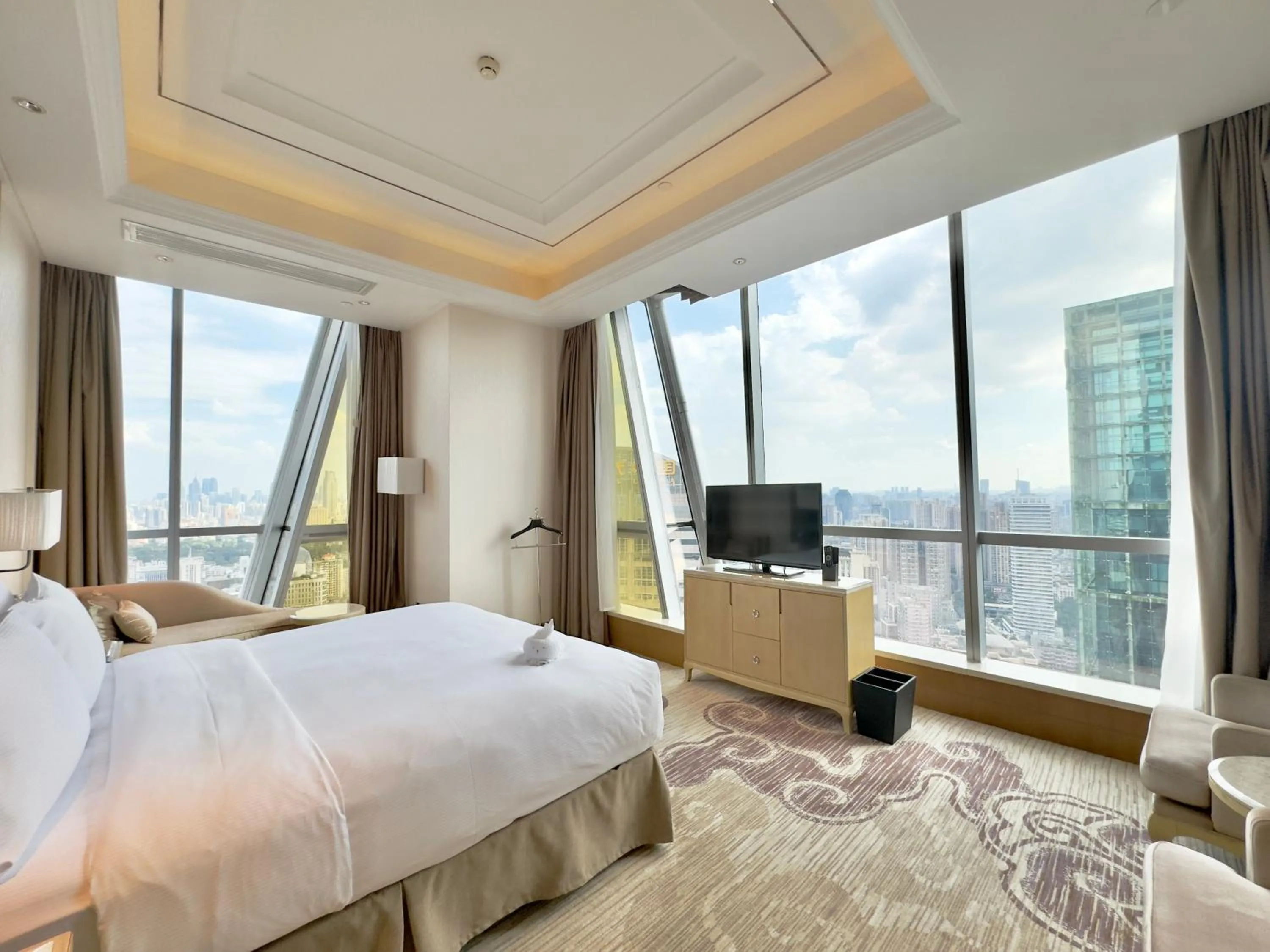 Bedroom, Bed in DoubleTree by Hilton Guangzhou - Near Beijing Road Pedestrian Street