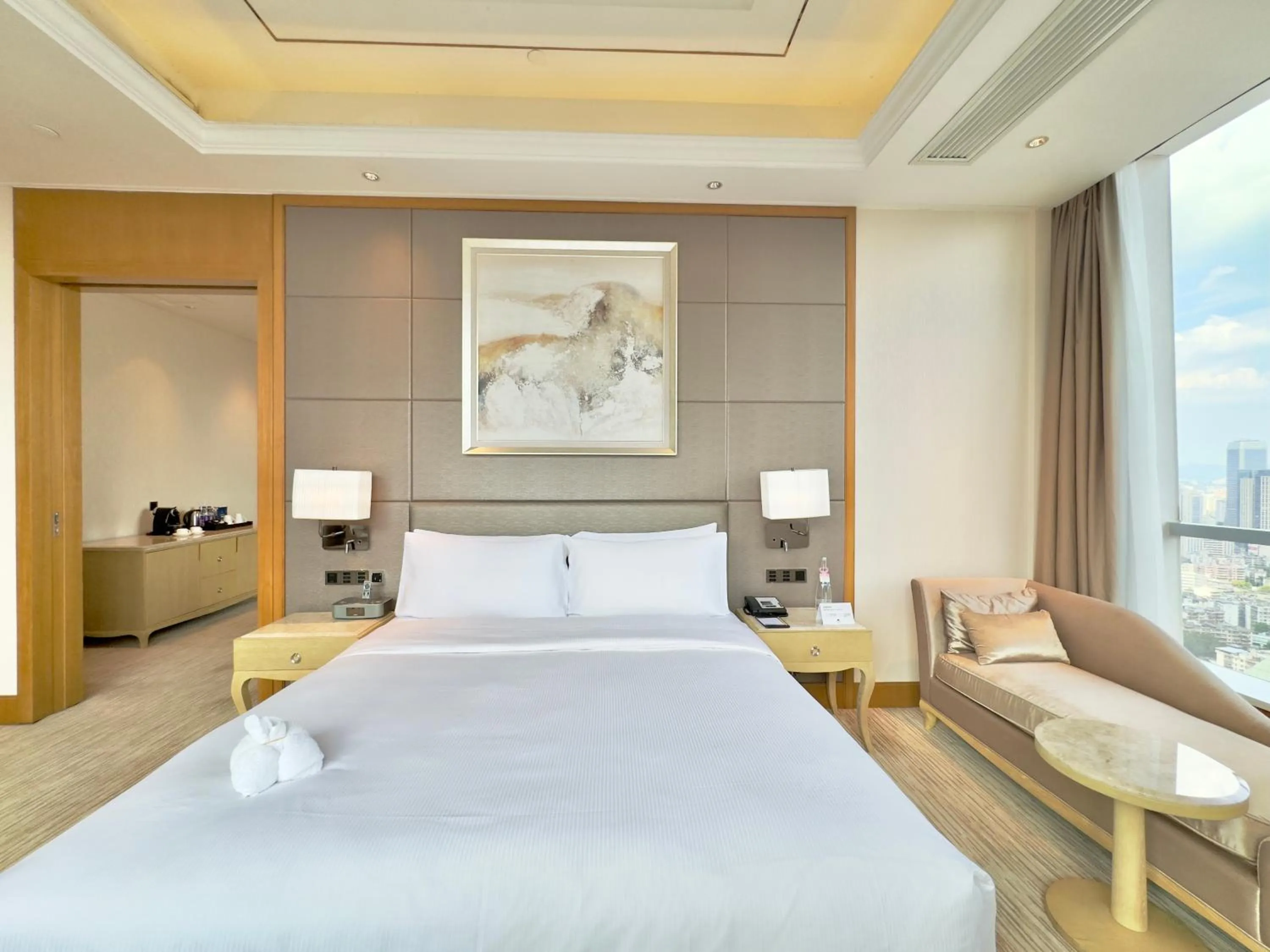 Bedroom, Bed in DoubleTree by Hilton Guangzhou - Near Beijing Road Pedestrian Street