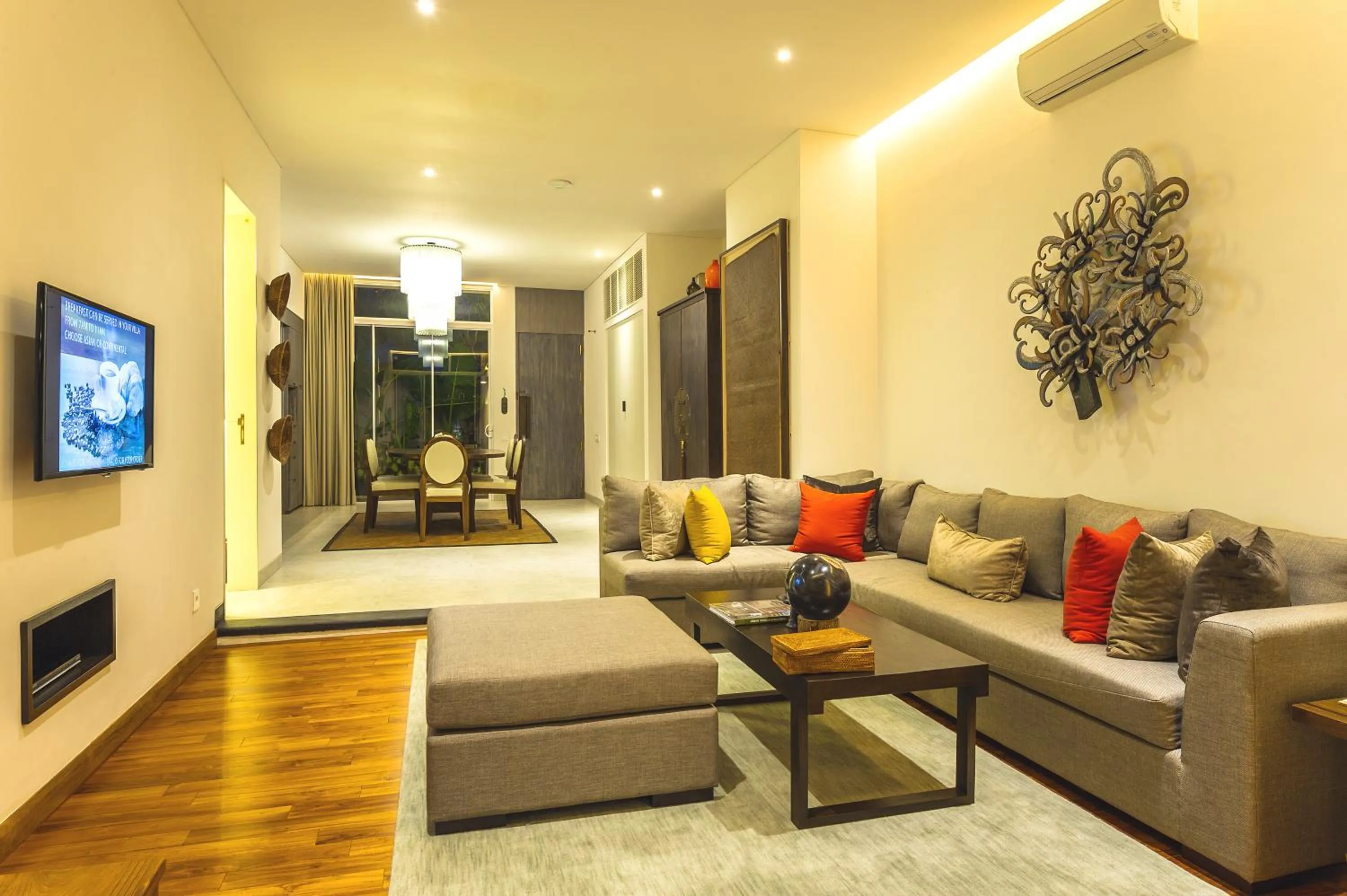 Communal lounge/ TV room in hu'u Villas