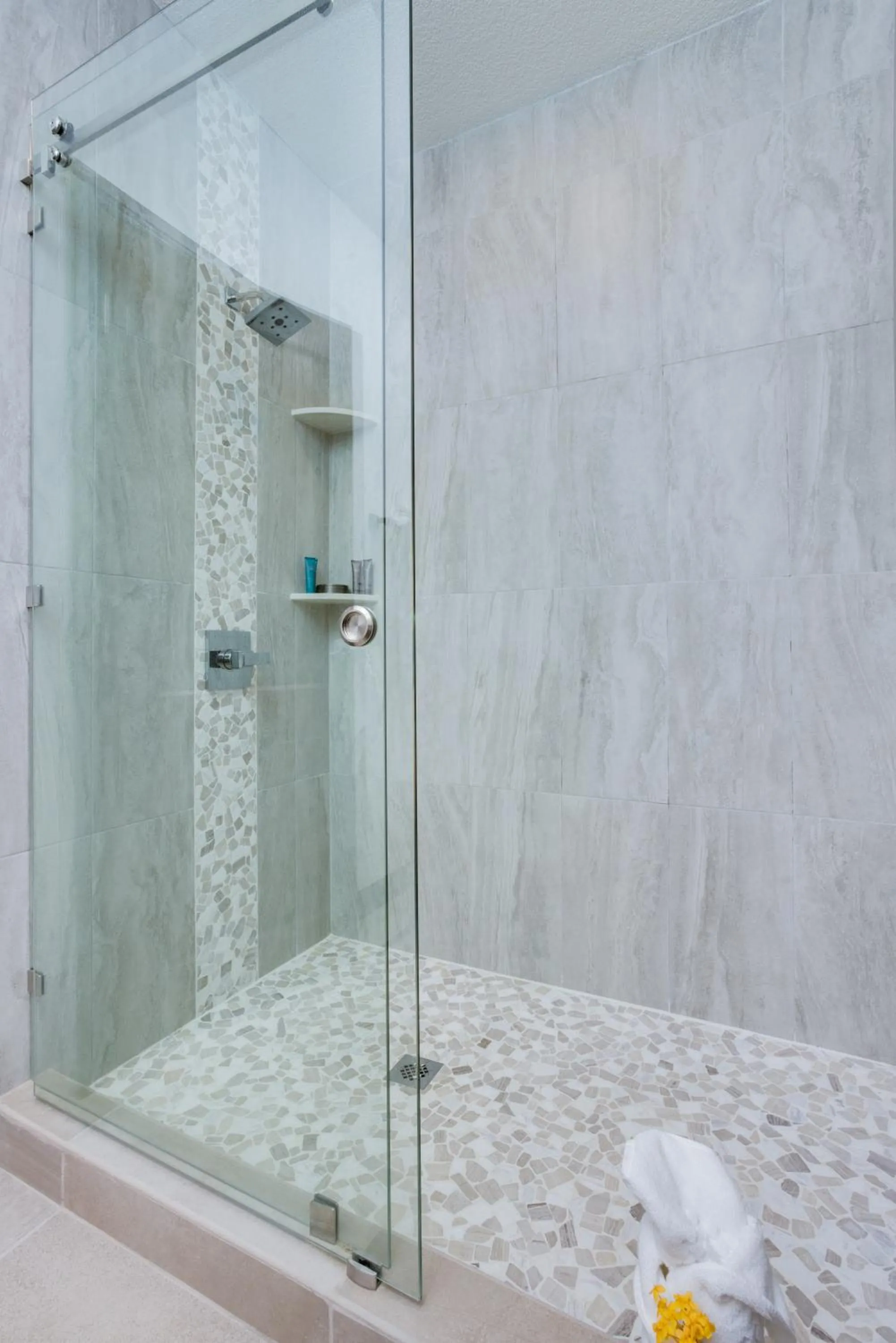 Shower in Seiri del Mar