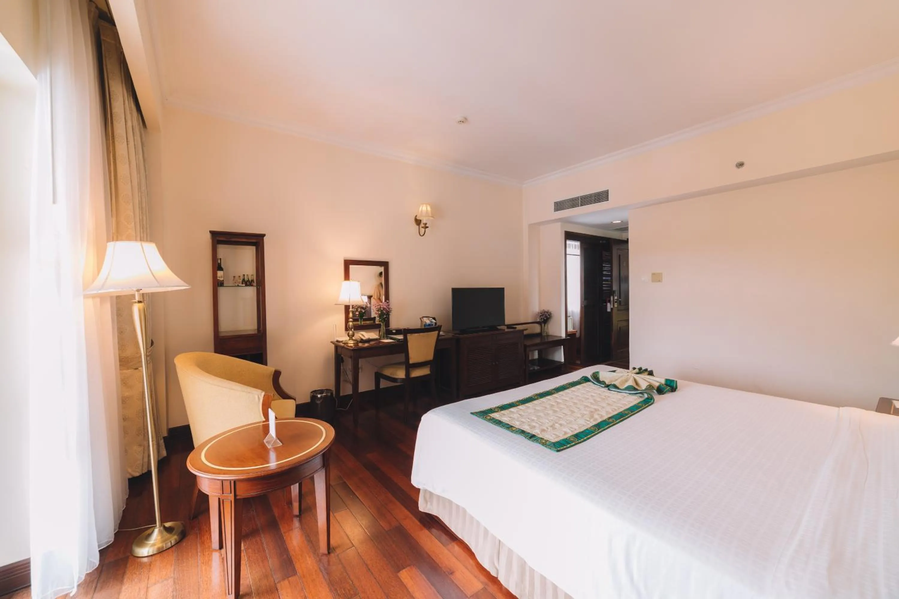 Bedroom, Bed in Saigon Dalat Hotel