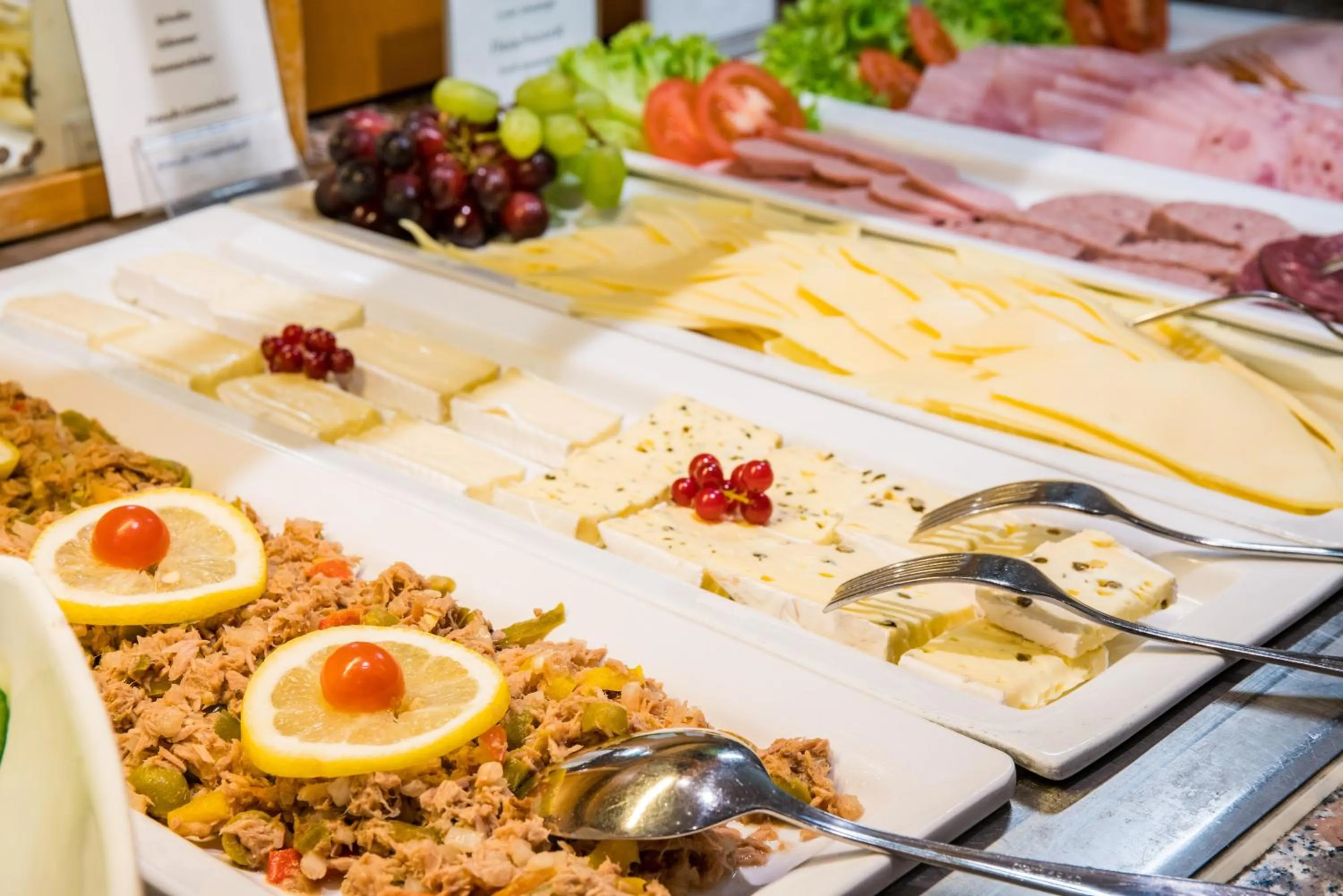 Buffet breakfast in Airways Hotels Frankfurt Airport West