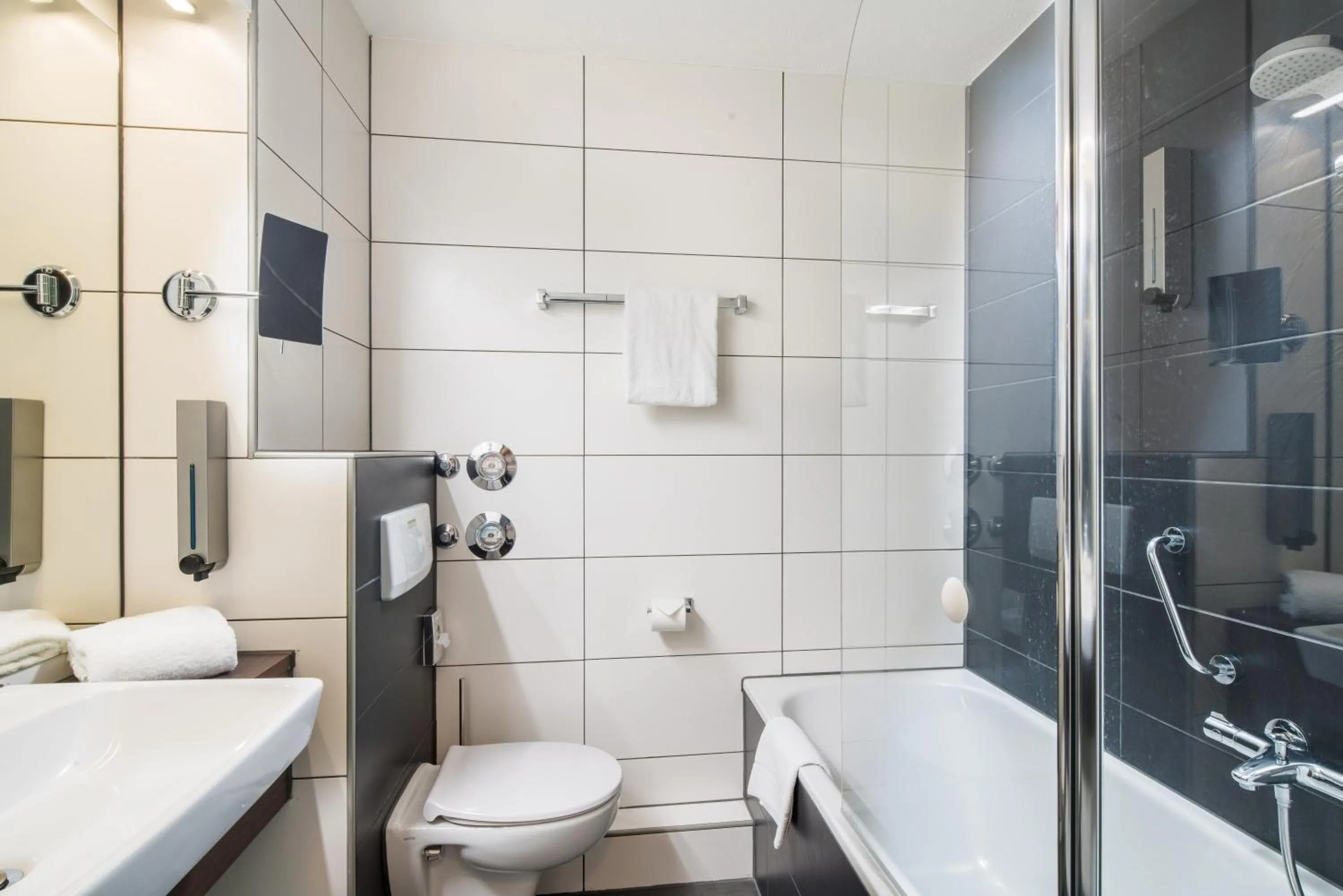 Bathroom in Airways Hotels Frankfurt Airport West