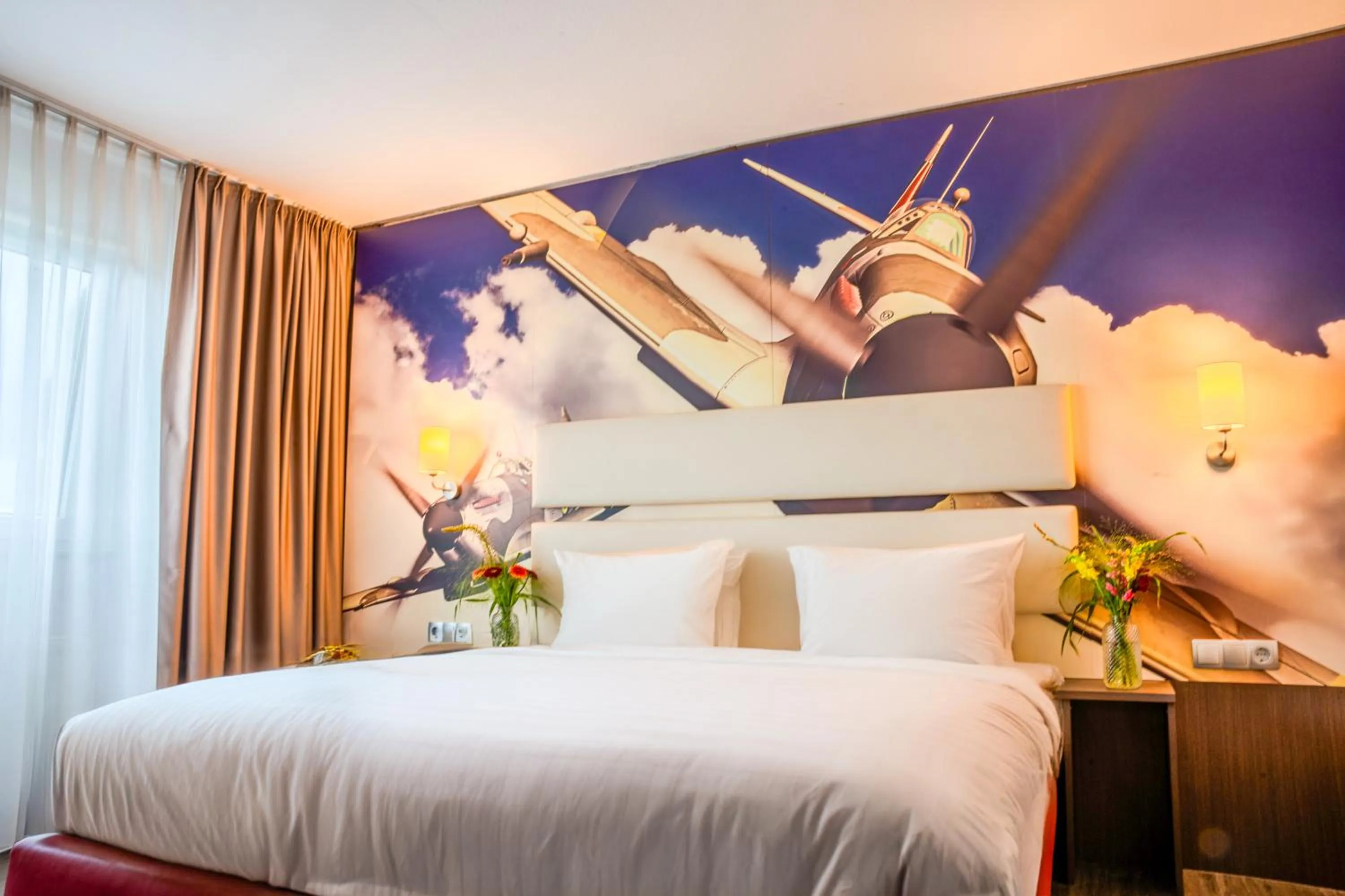 Bed in Airways Hotels Frankfurt Airport West