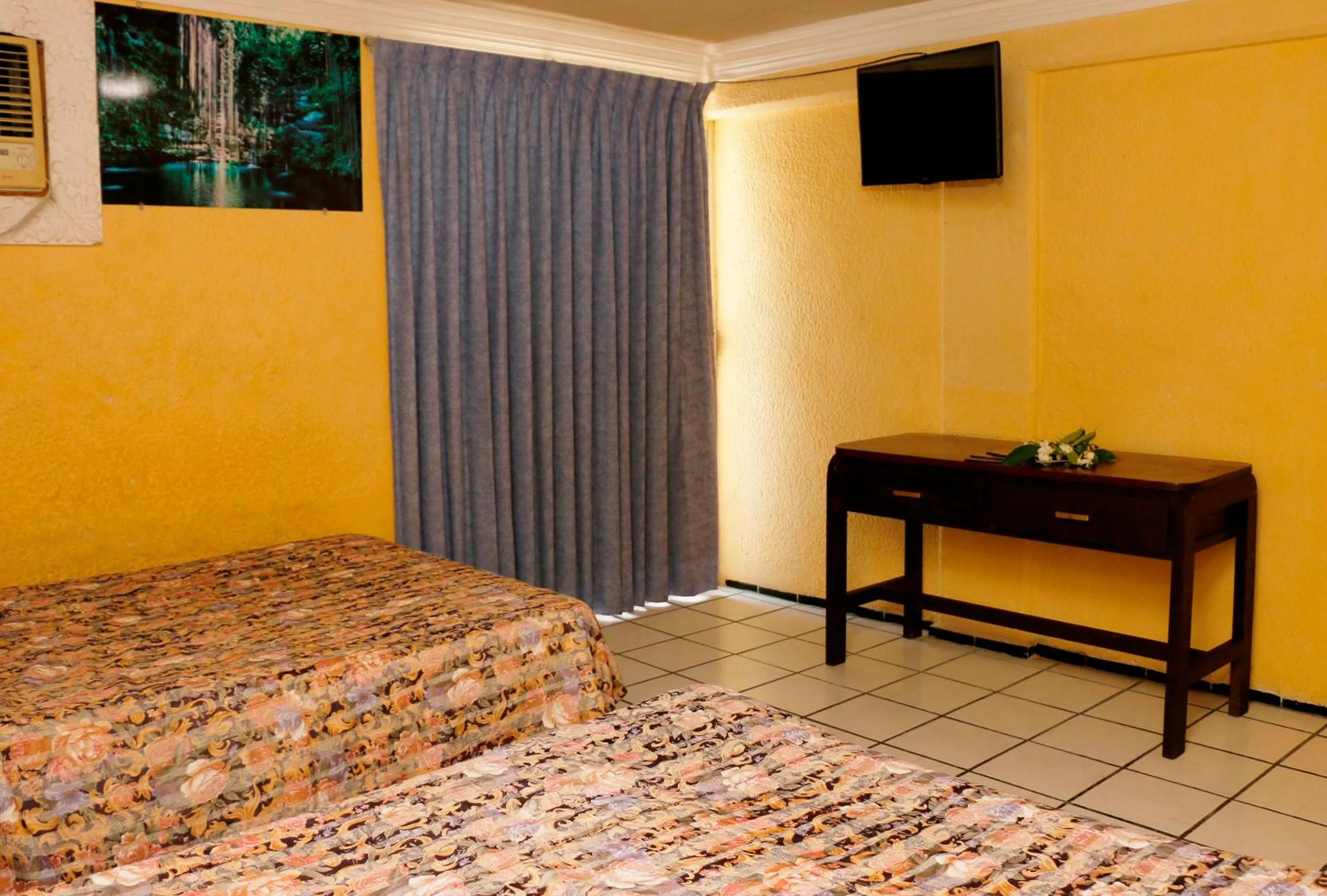 Photo of the whole room, Bed in Hotel Suites Elia Noemi