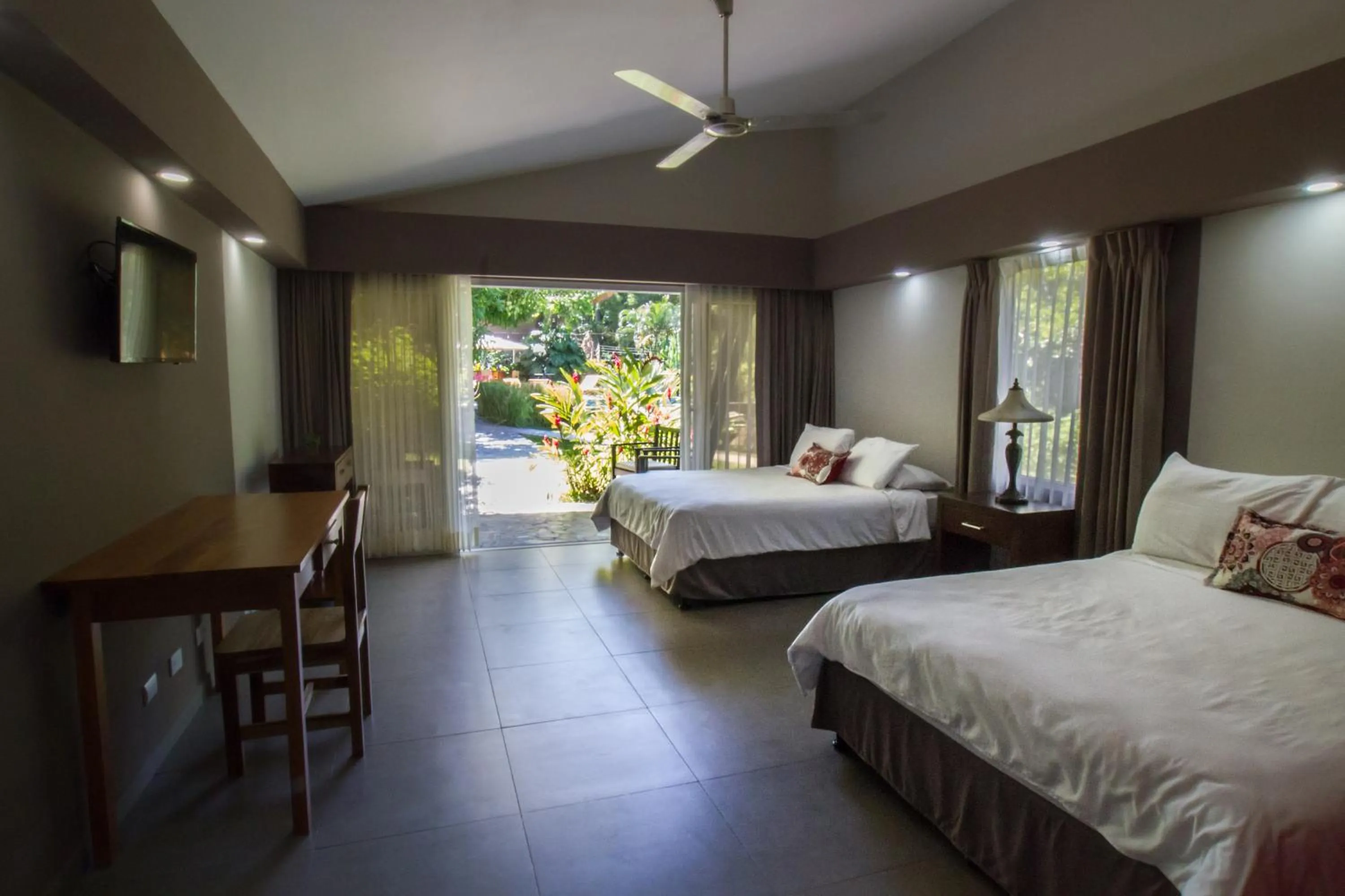 Pool view, Bed in Guácima Escondida Hotel Boutique