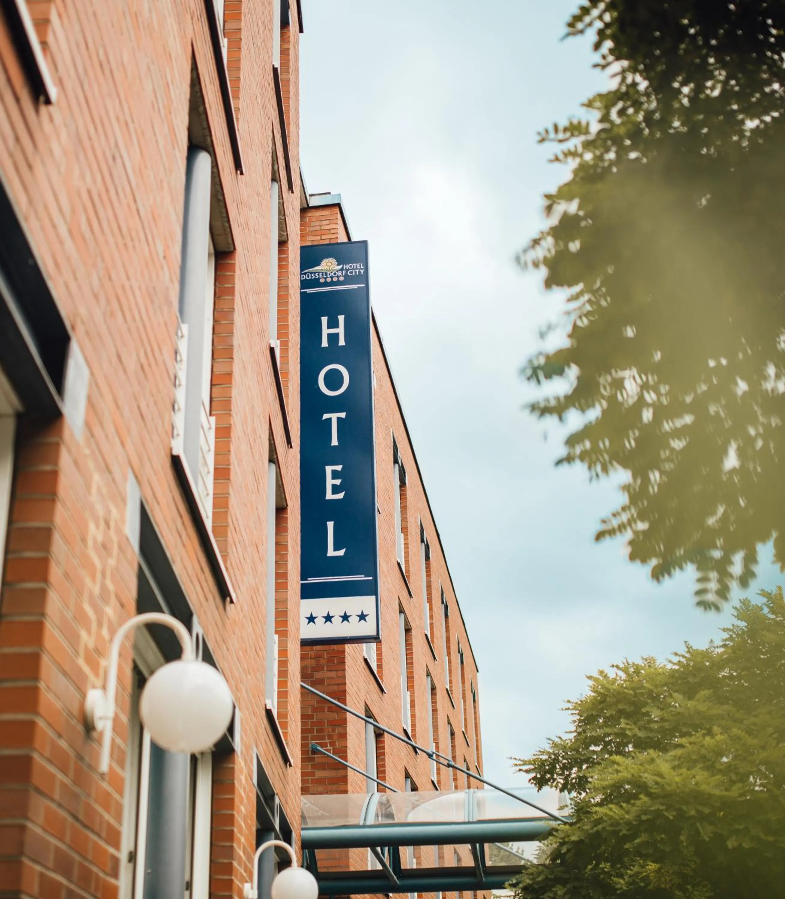 Facade/entrance in HK Hotel Düsseldorf City