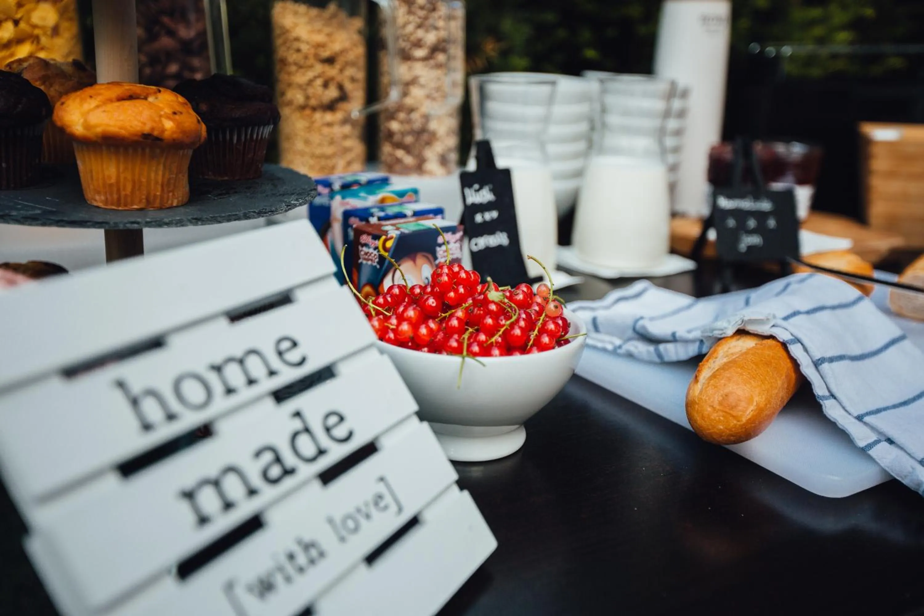 Buffet breakfast in HK Hotel Düsseldorf City