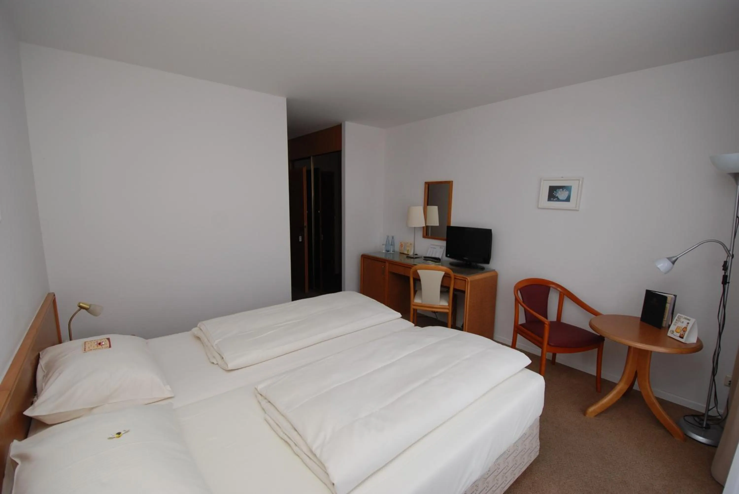 Street view, Bed in HK Hotel Düsseldorf City