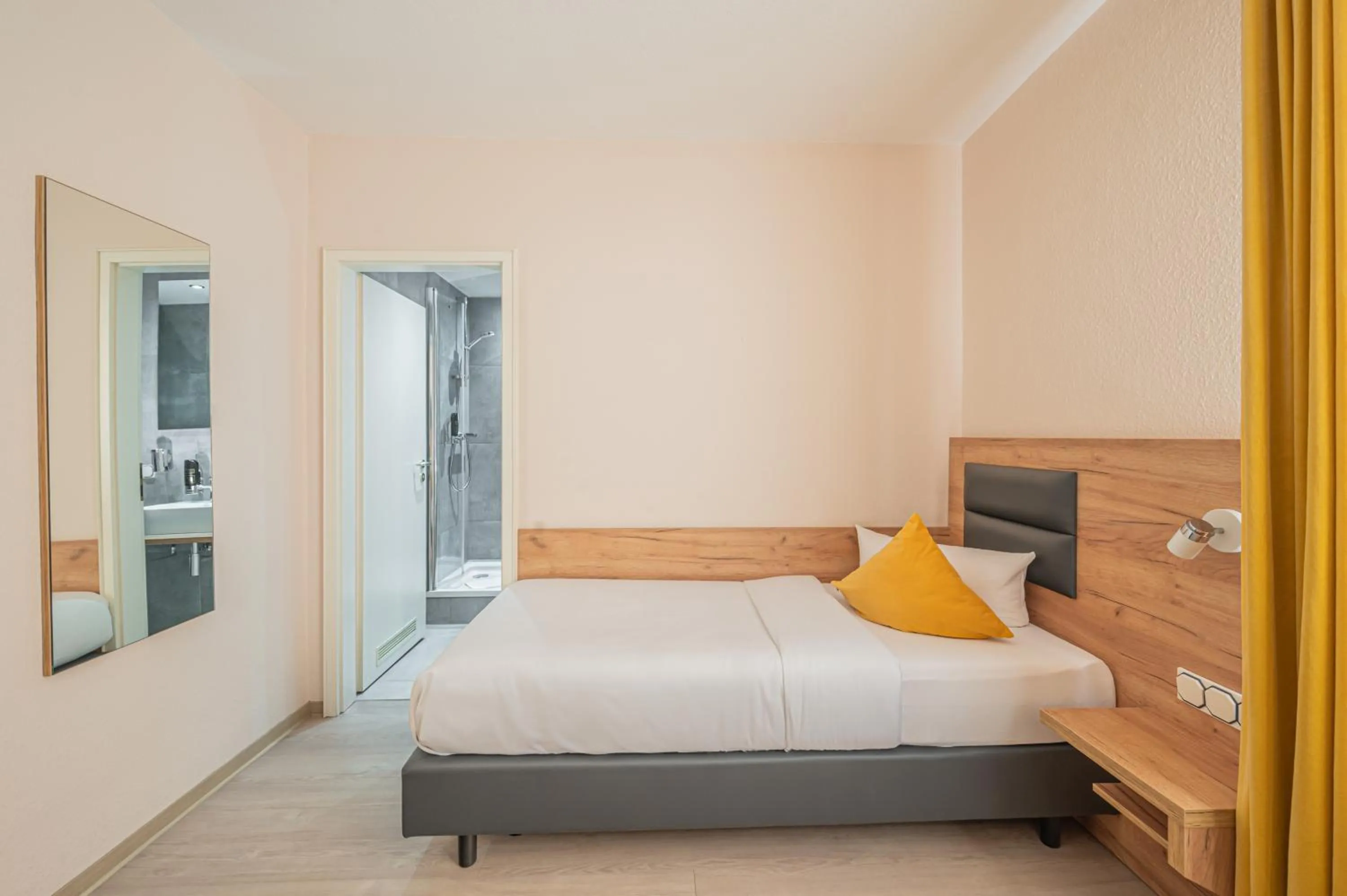 Photo of the whole room, Bed in Hotel Gute Hoffnung Pforzheim