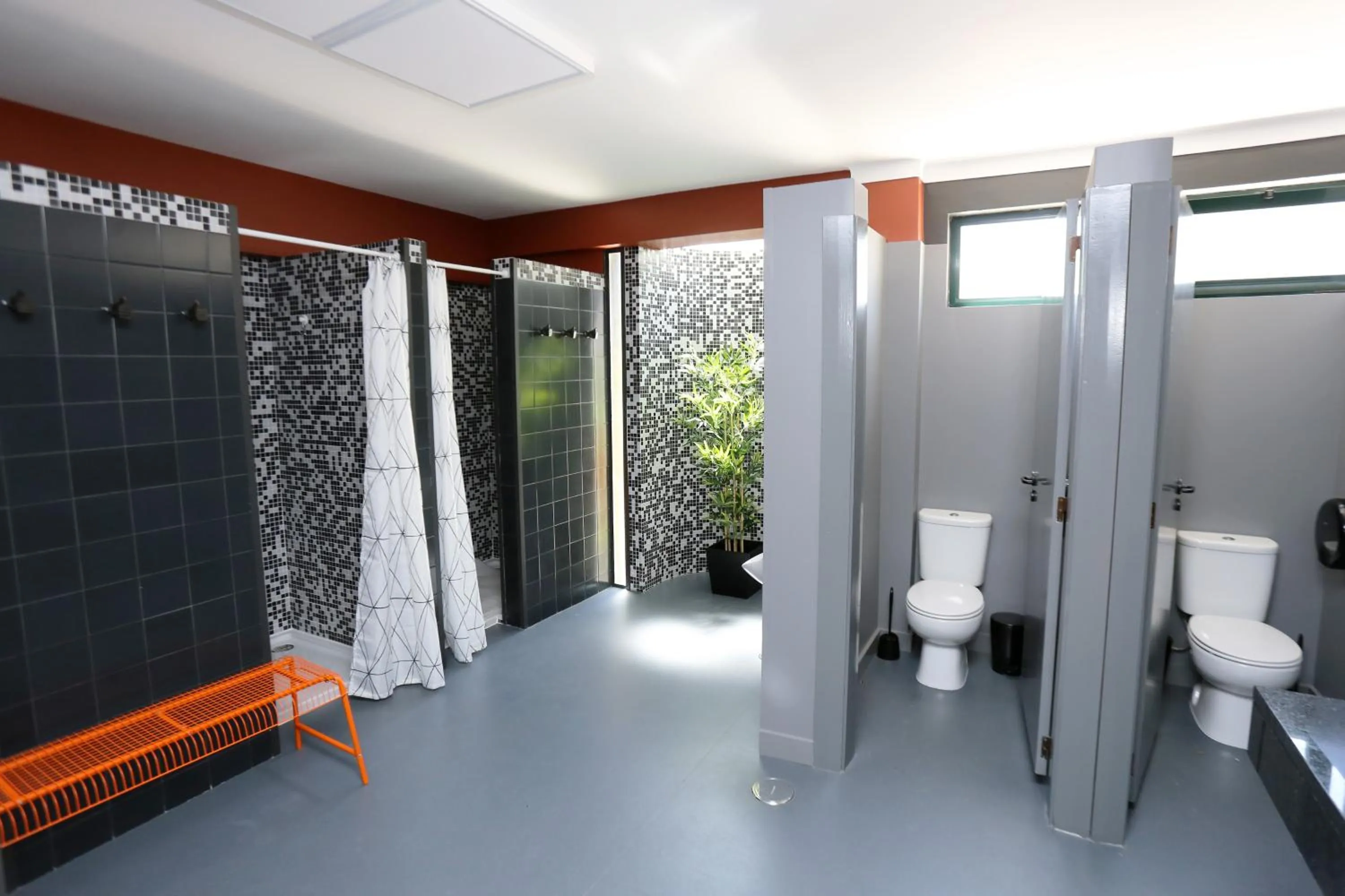 Toilet in HI Setubal - Pousada de Juventude - CASA DO LARGO