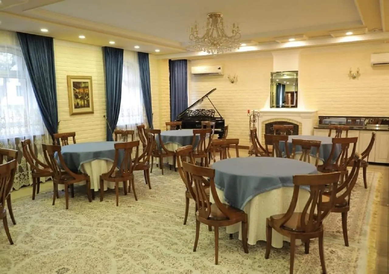 Restaurant/places to eat in Hotel BEK