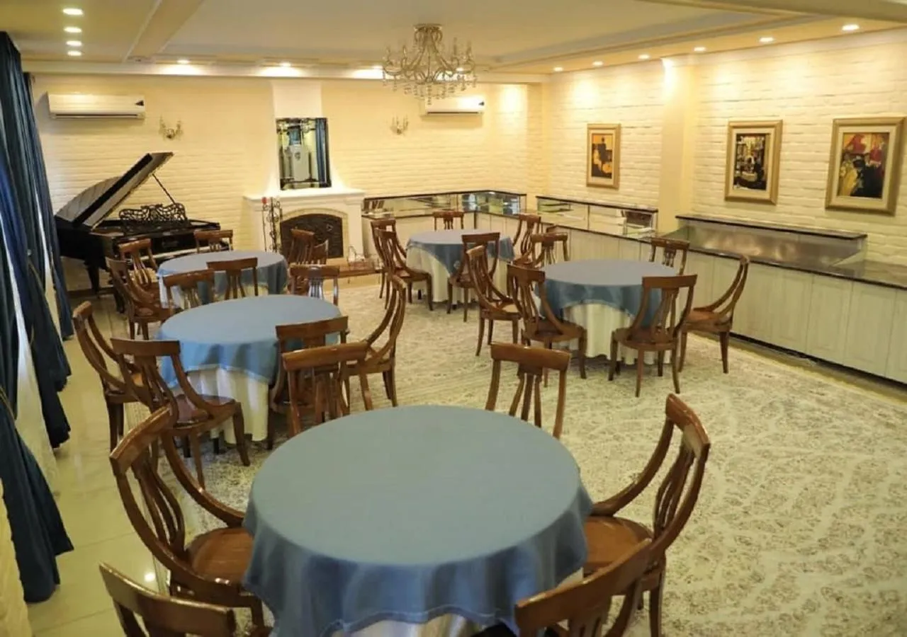 Restaurant/places to eat in Hotel BEK