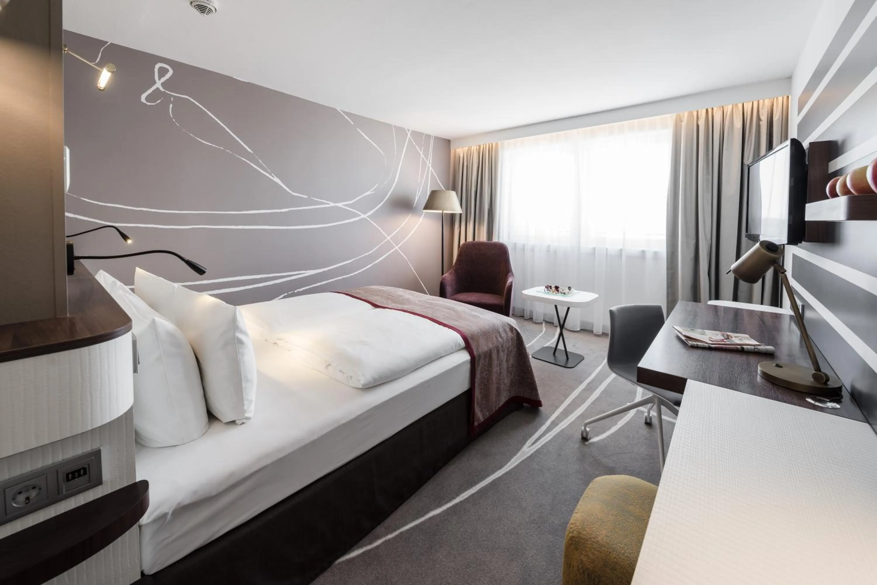 Bed in Holiday Inn Munich City Centre by IHG