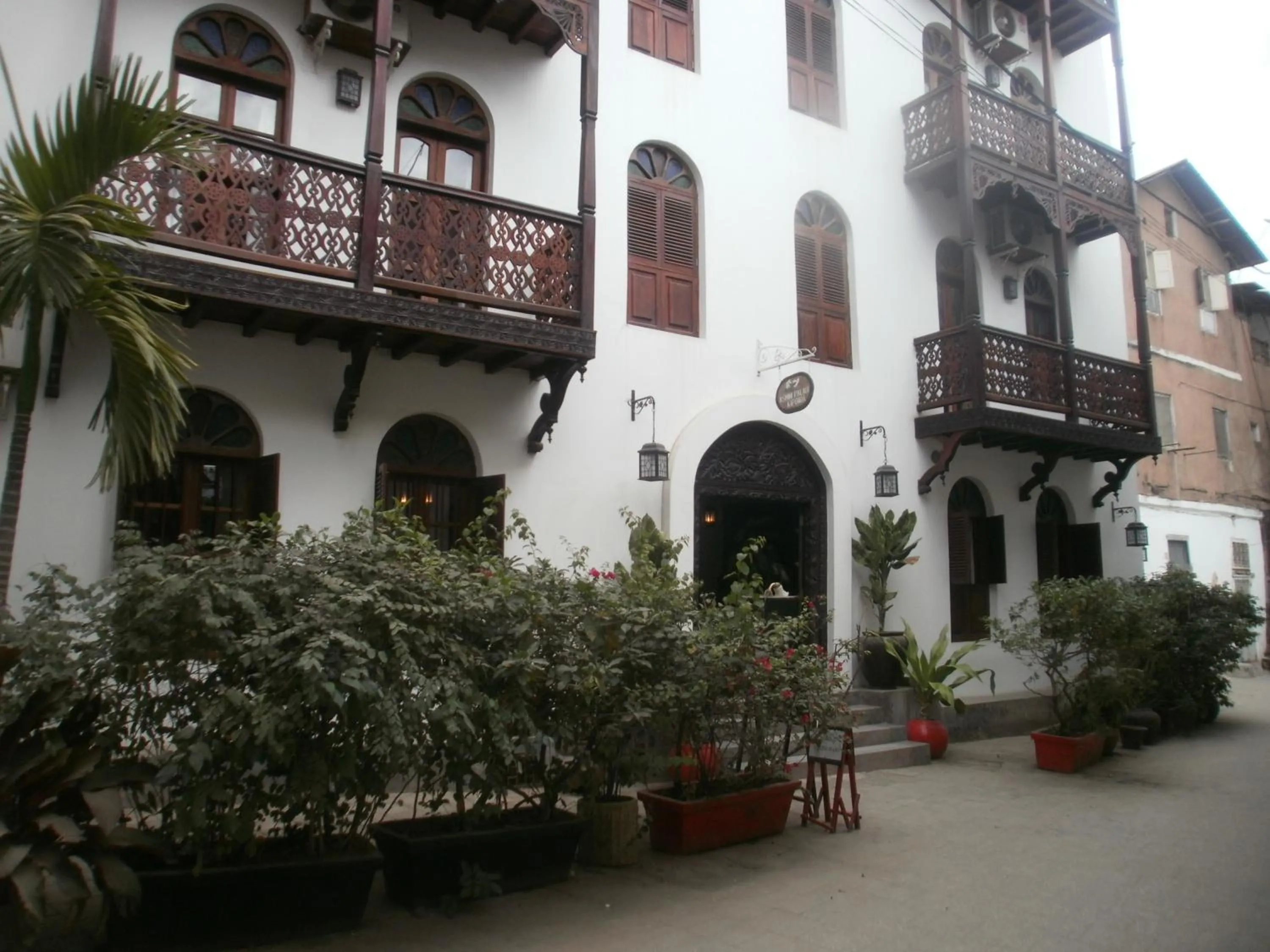 Facade/entrance in Asmini Palace Hotel