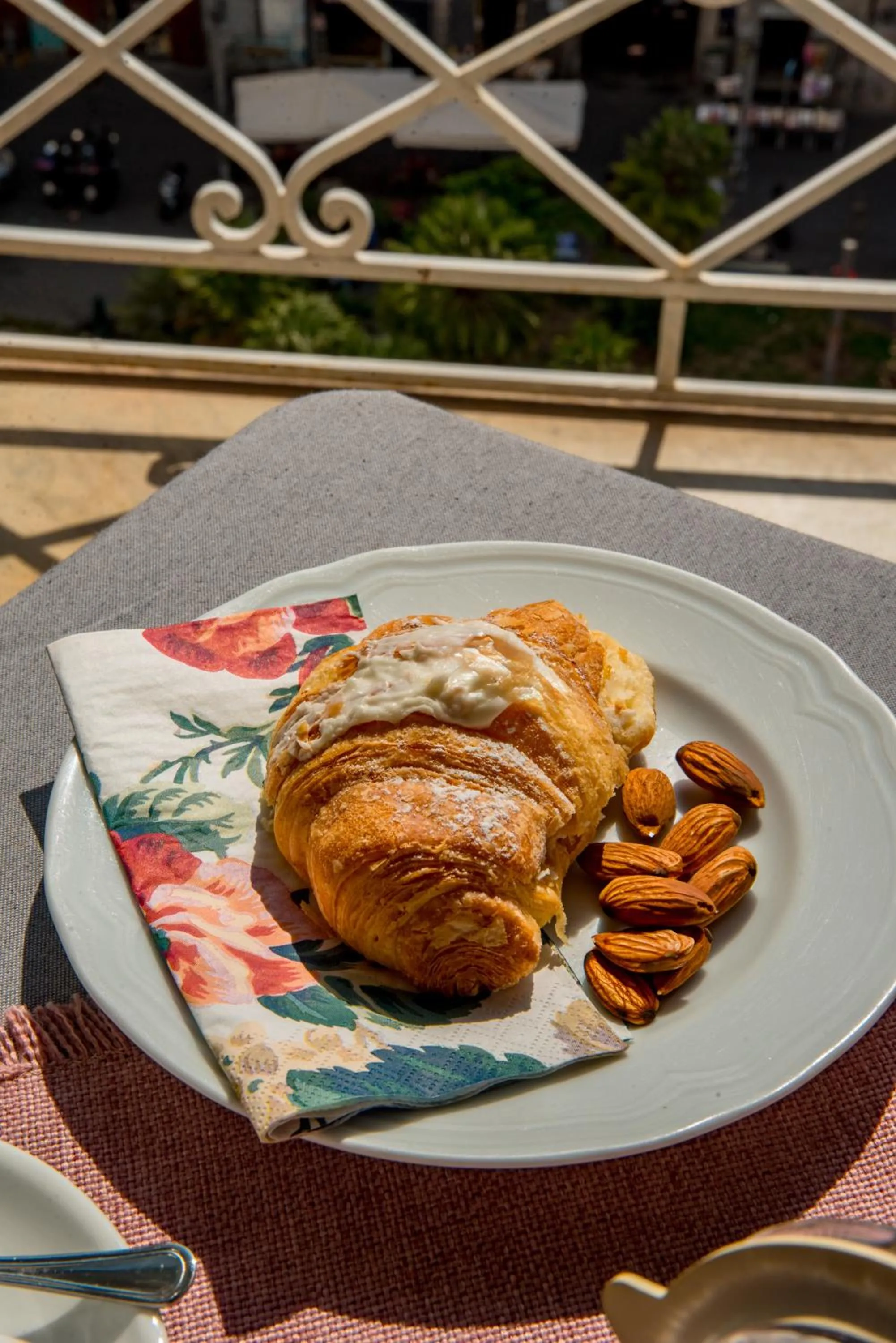 Food and drinks in B&B Ruffo di Bagnara Palazzo Monumentale