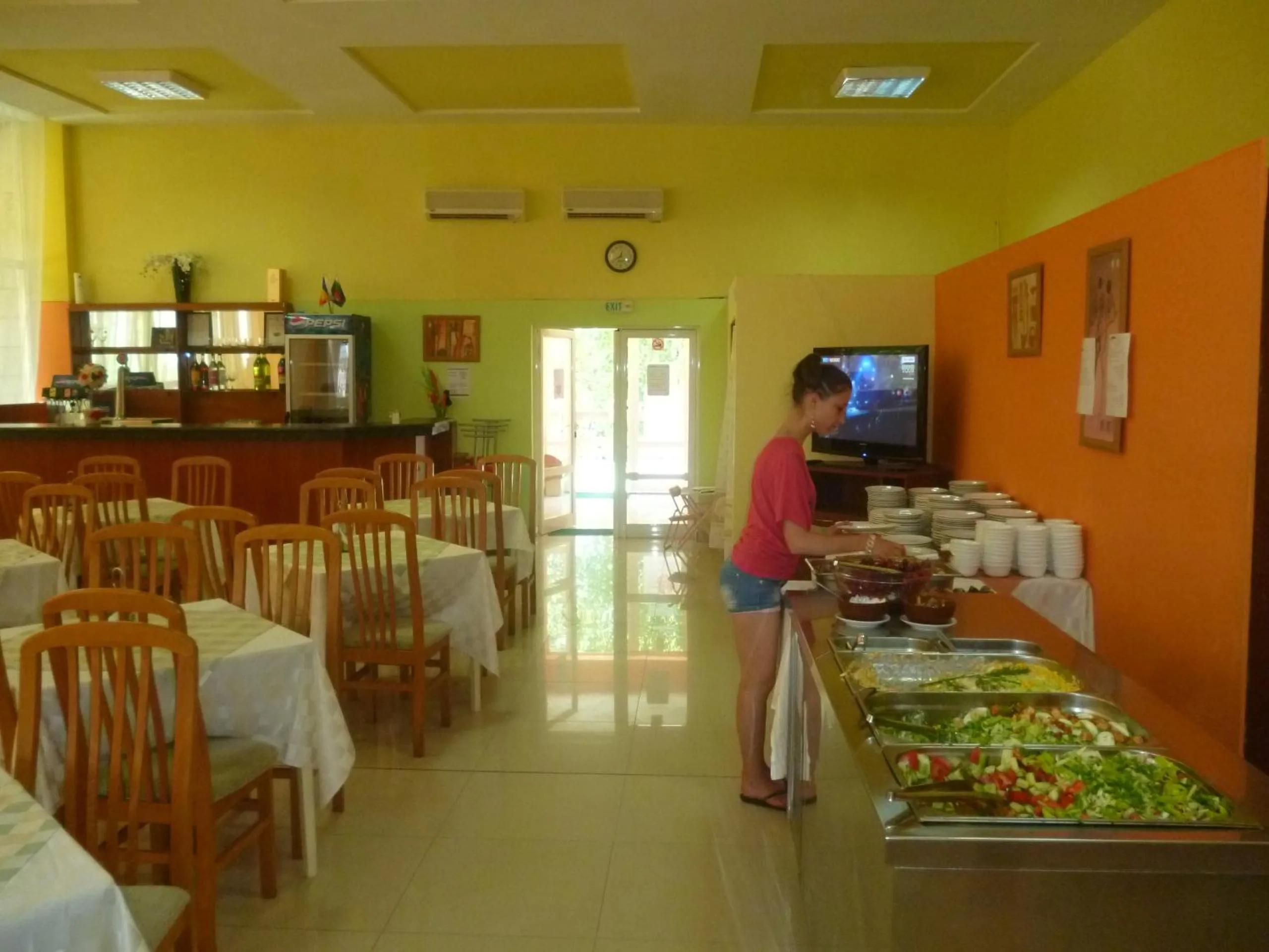 Food in Ahilea Hotel - Free Pool Access