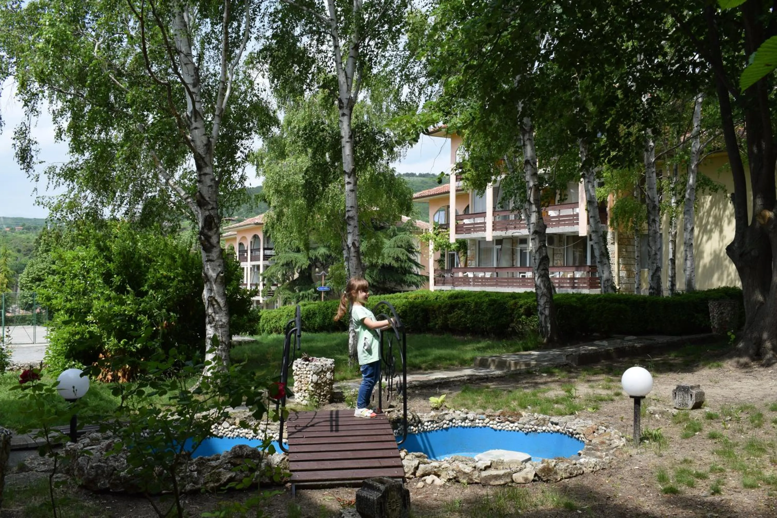 Garden in Ahilea Hotel - Free Pool Access