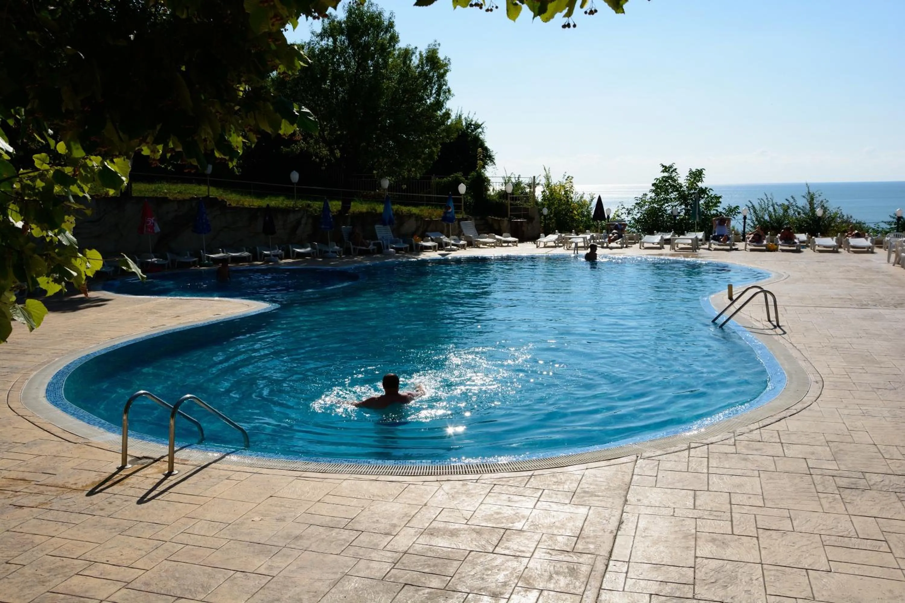 Swimming pool in Ahilea Hotel - Free Pool Access